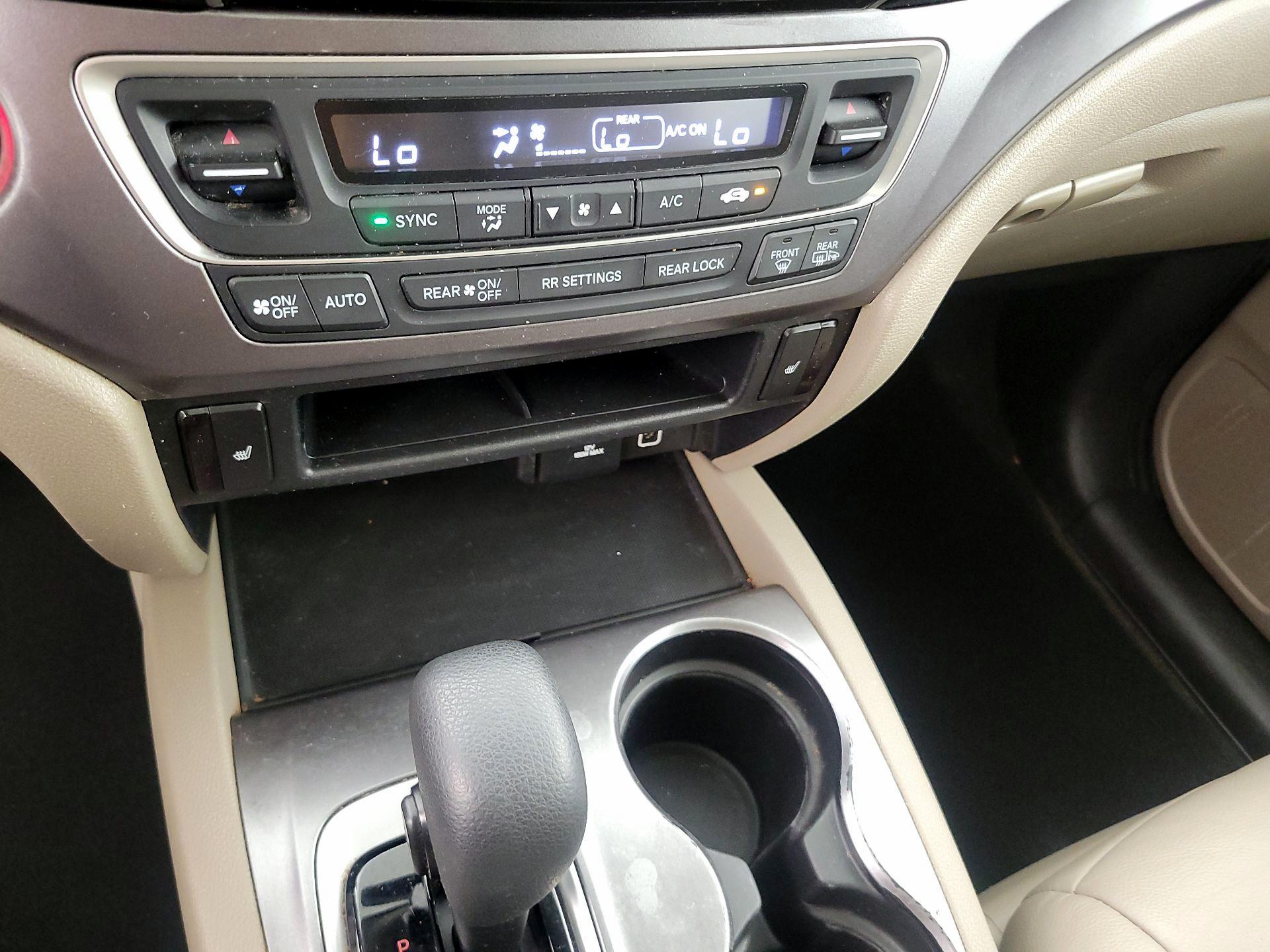 Thumbnail: 2019 Honda Pilot - 16