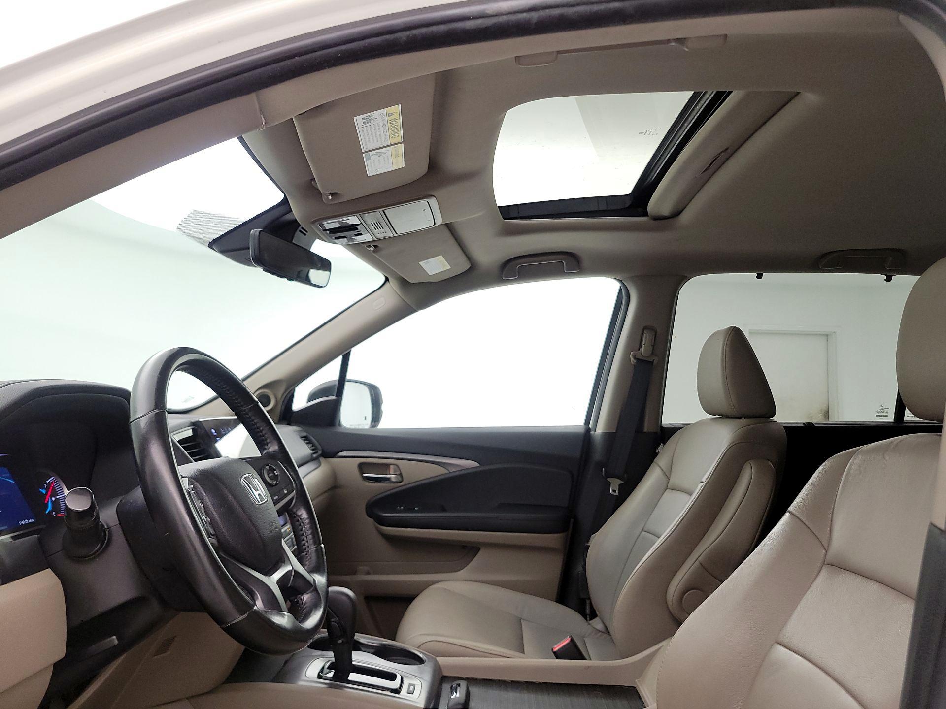 Thumbnail: 2019 Honda Pilot - 19