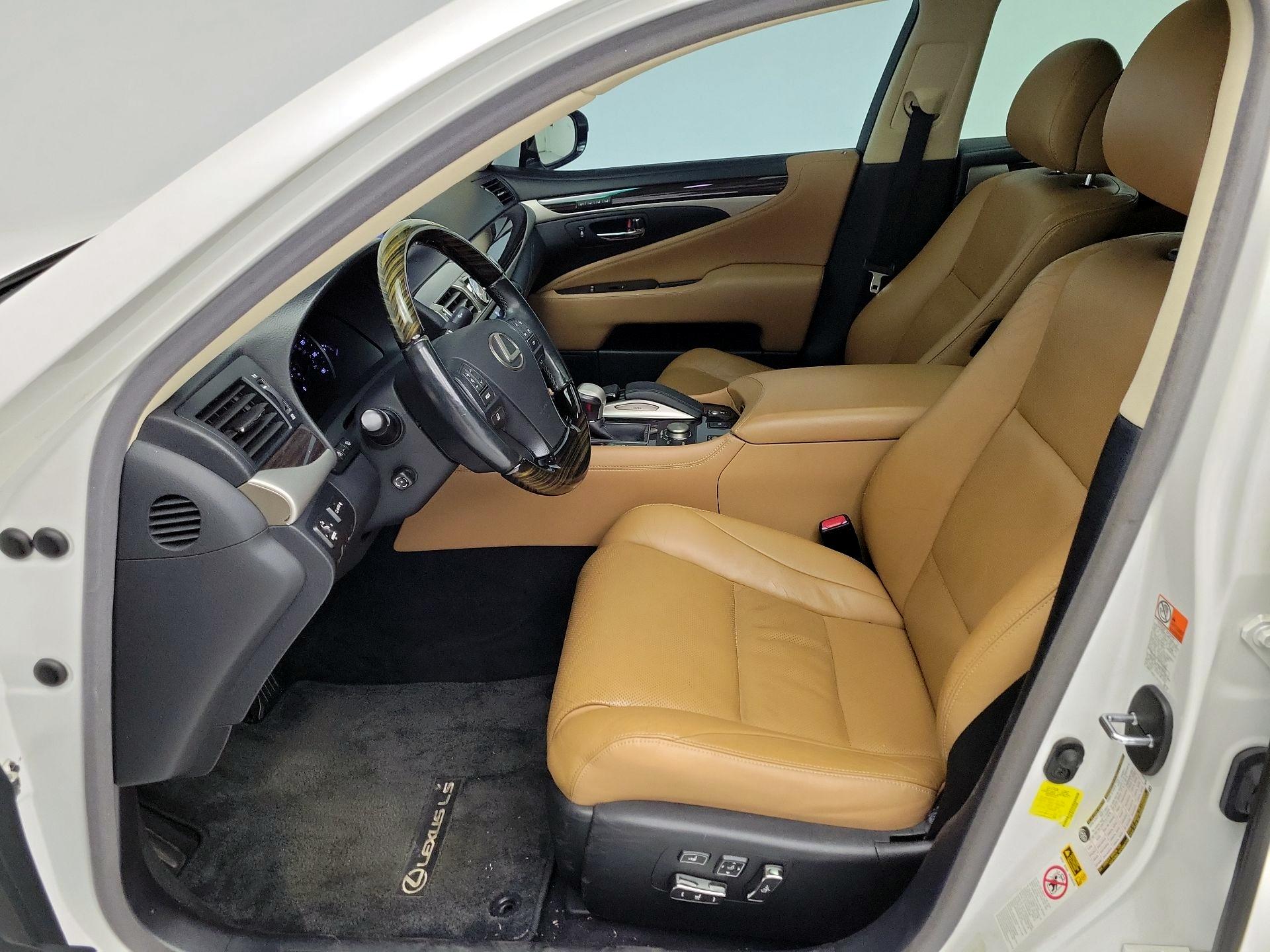 Thumbnail: 2016 Lexus LS - 11