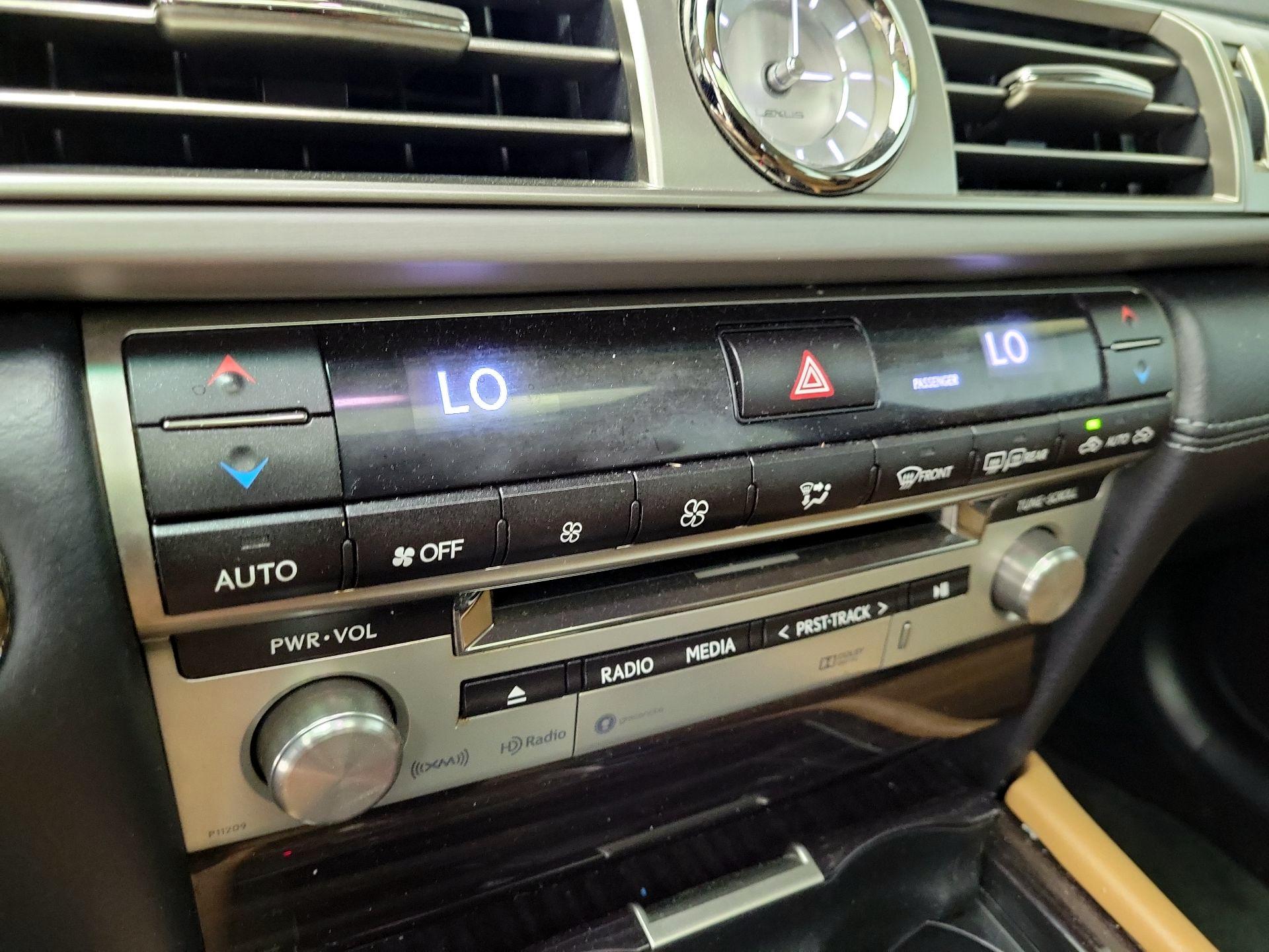 Thumbnail: 2016 Lexus LS - 17