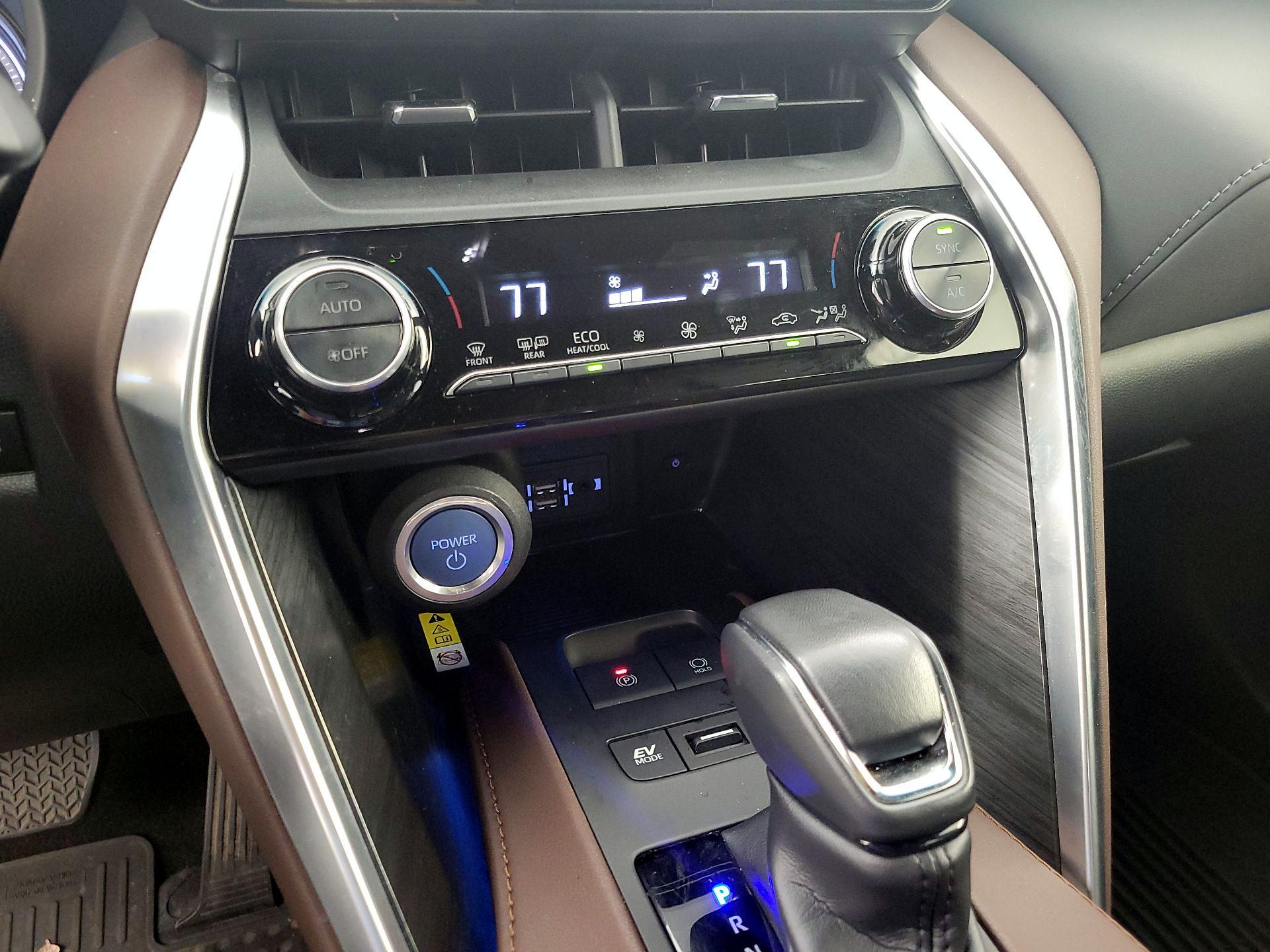 Thumbnail: 2022 Toyota Venza - 16