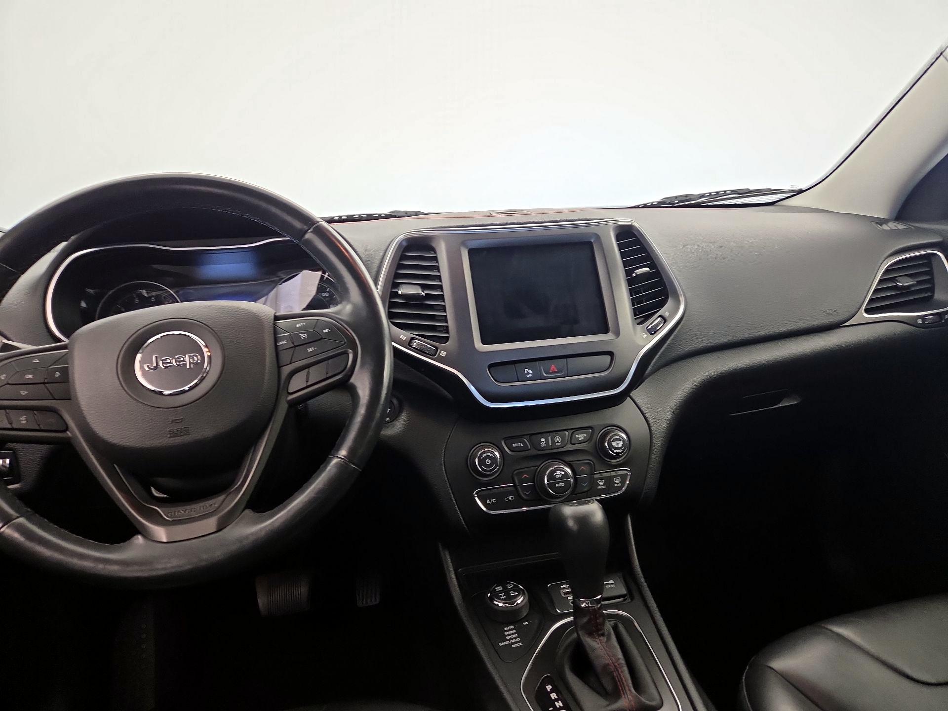 Thumbnail: 2019 Jeep Cherokee - 9