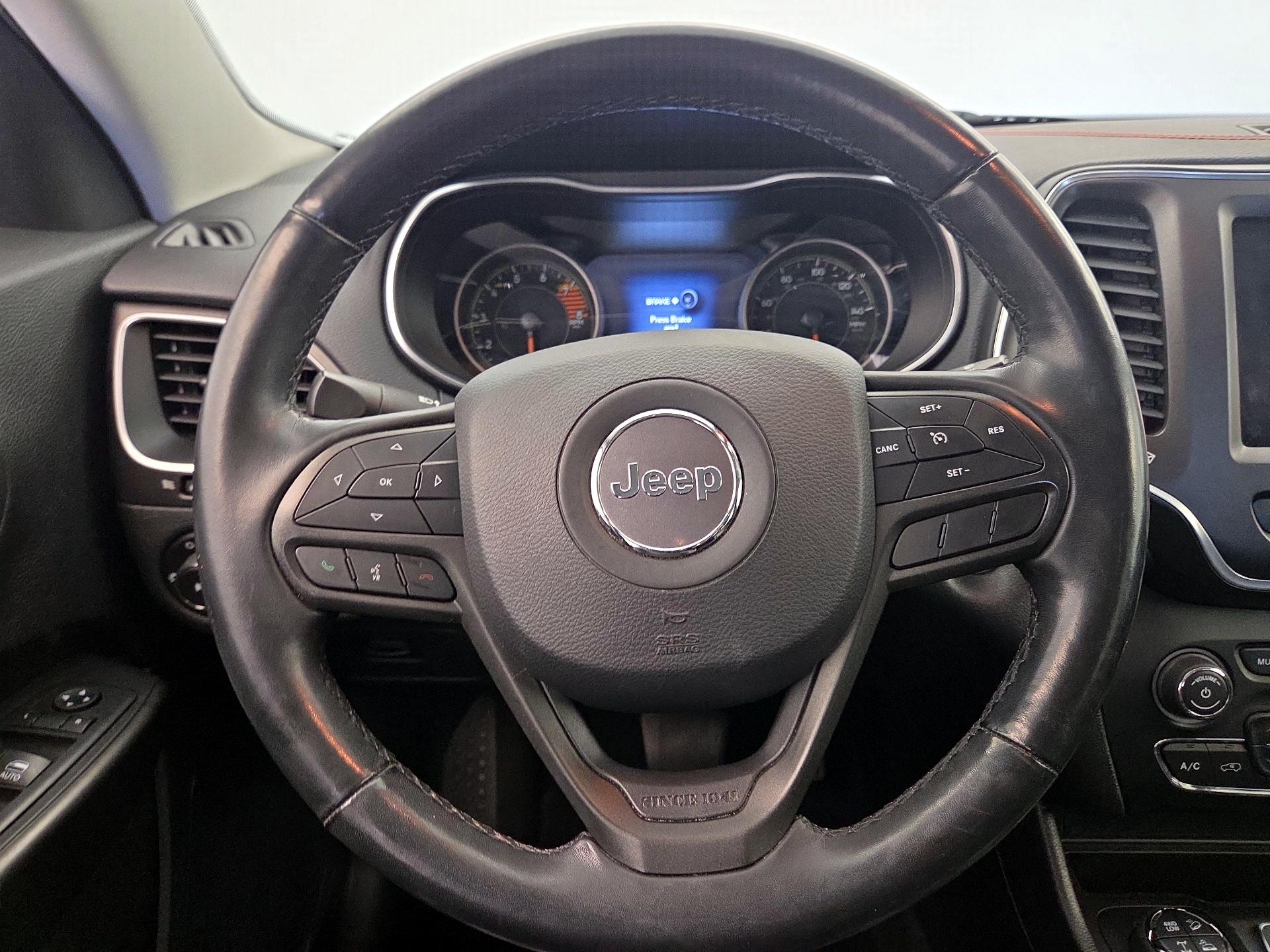 Thumbnail: 2019 Jeep Cherokee - 10