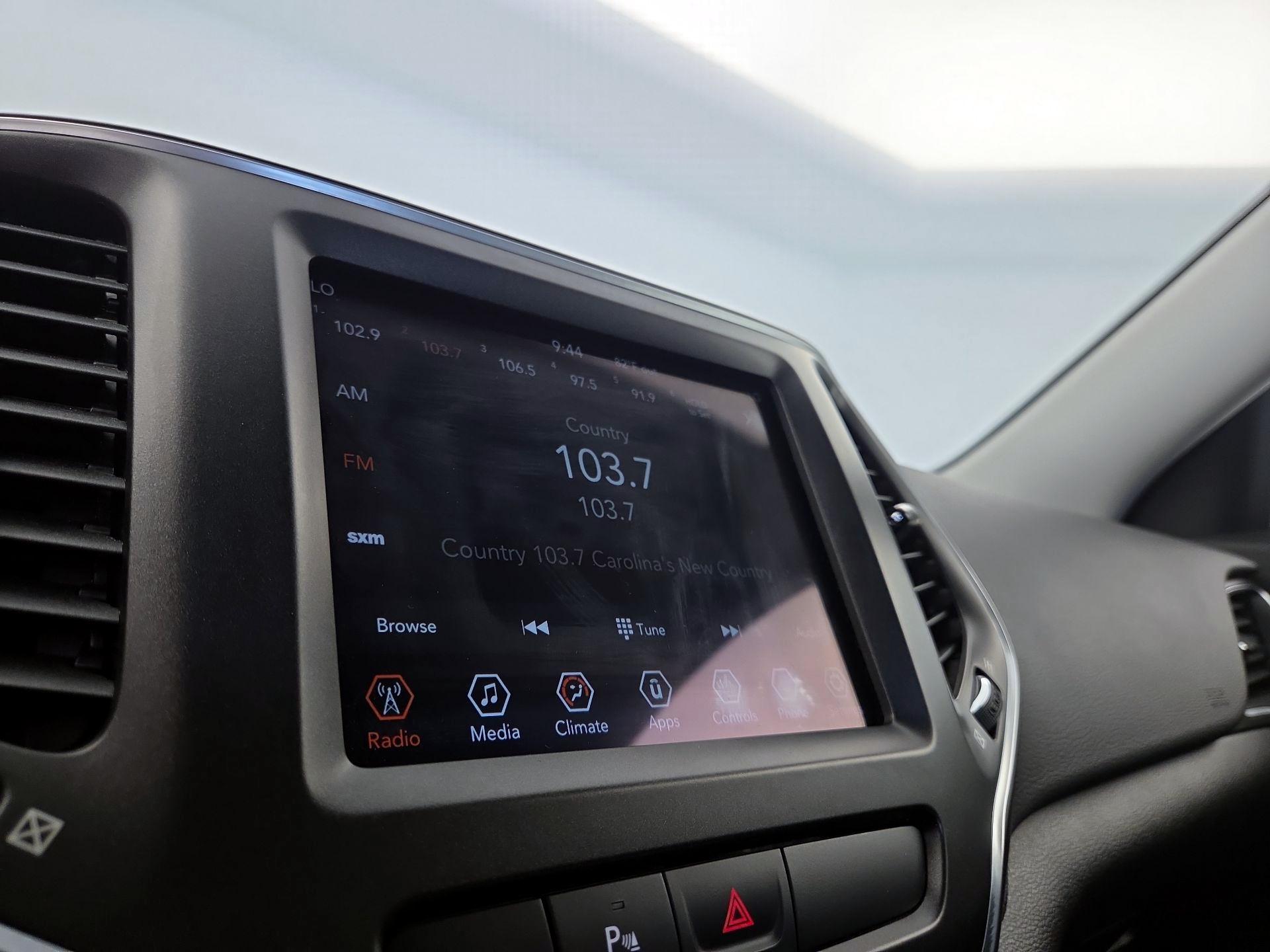 Thumbnail: 2019 Jeep Cherokee - 15