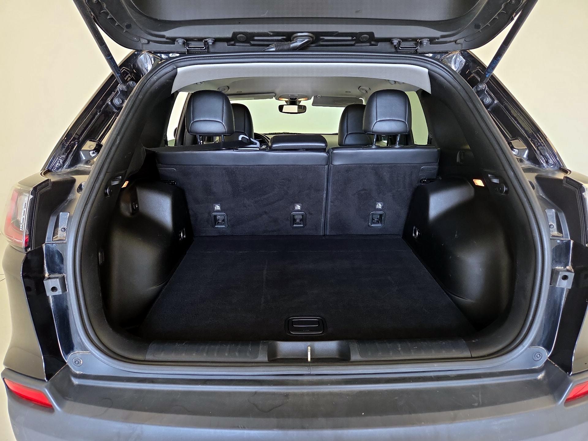 Thumbnail: 2019 Jeep Cherokee - 20