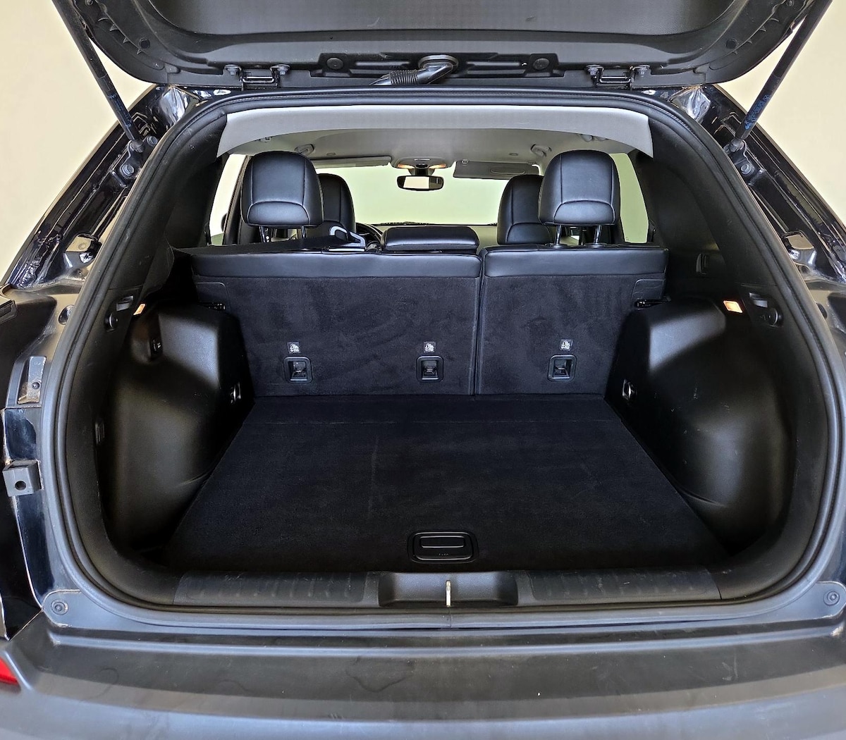 Trunk/Cargo (Seats Up)