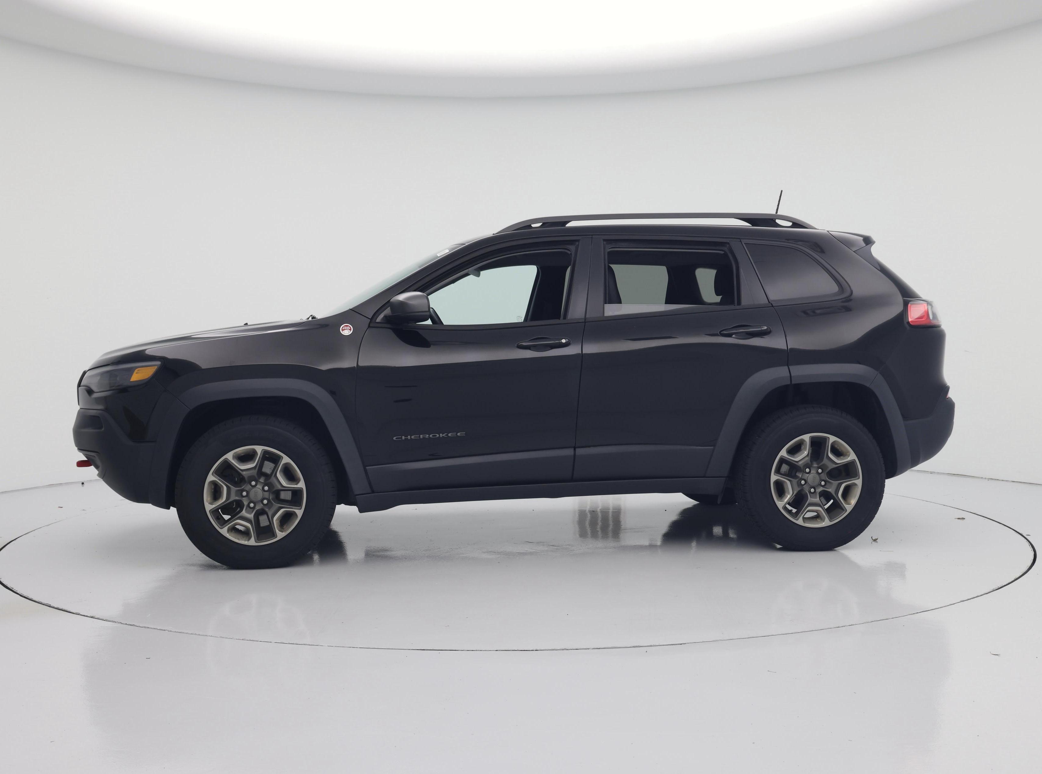 Thumbnail: 2019 Jeep Cherokee - 3
