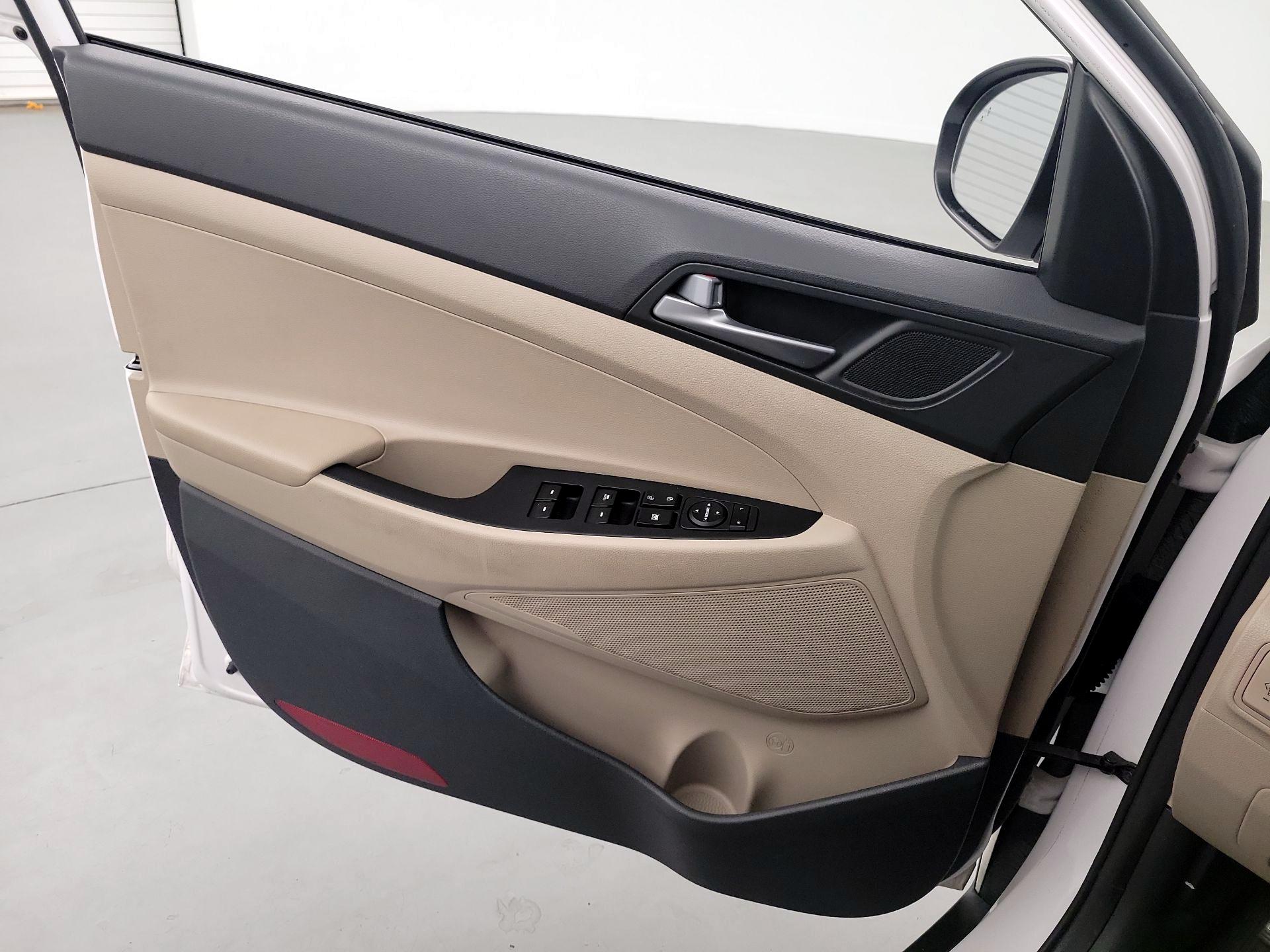Thumbnail: 2016 Hyundai Tucson - 12