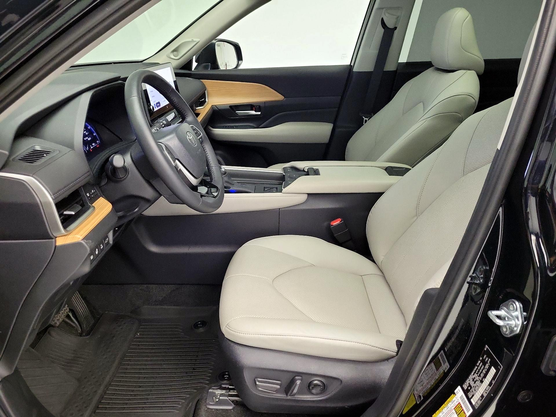 Thumbnail: 2025 Toyota Highlander - 11