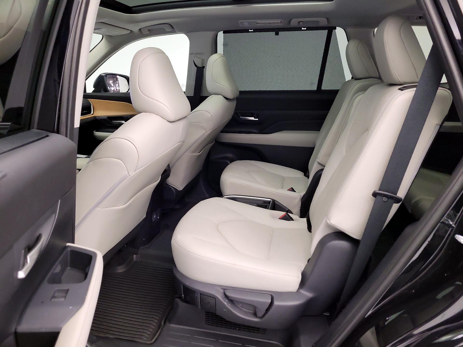 Thumbnail: 2025 Toyota Highlander - 20