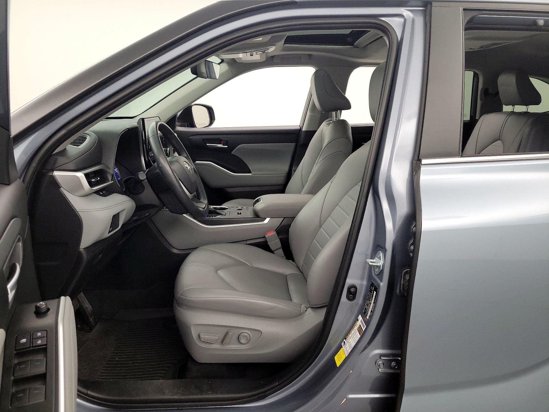 Thumbnail: 2023 Toyota Highlander - 11