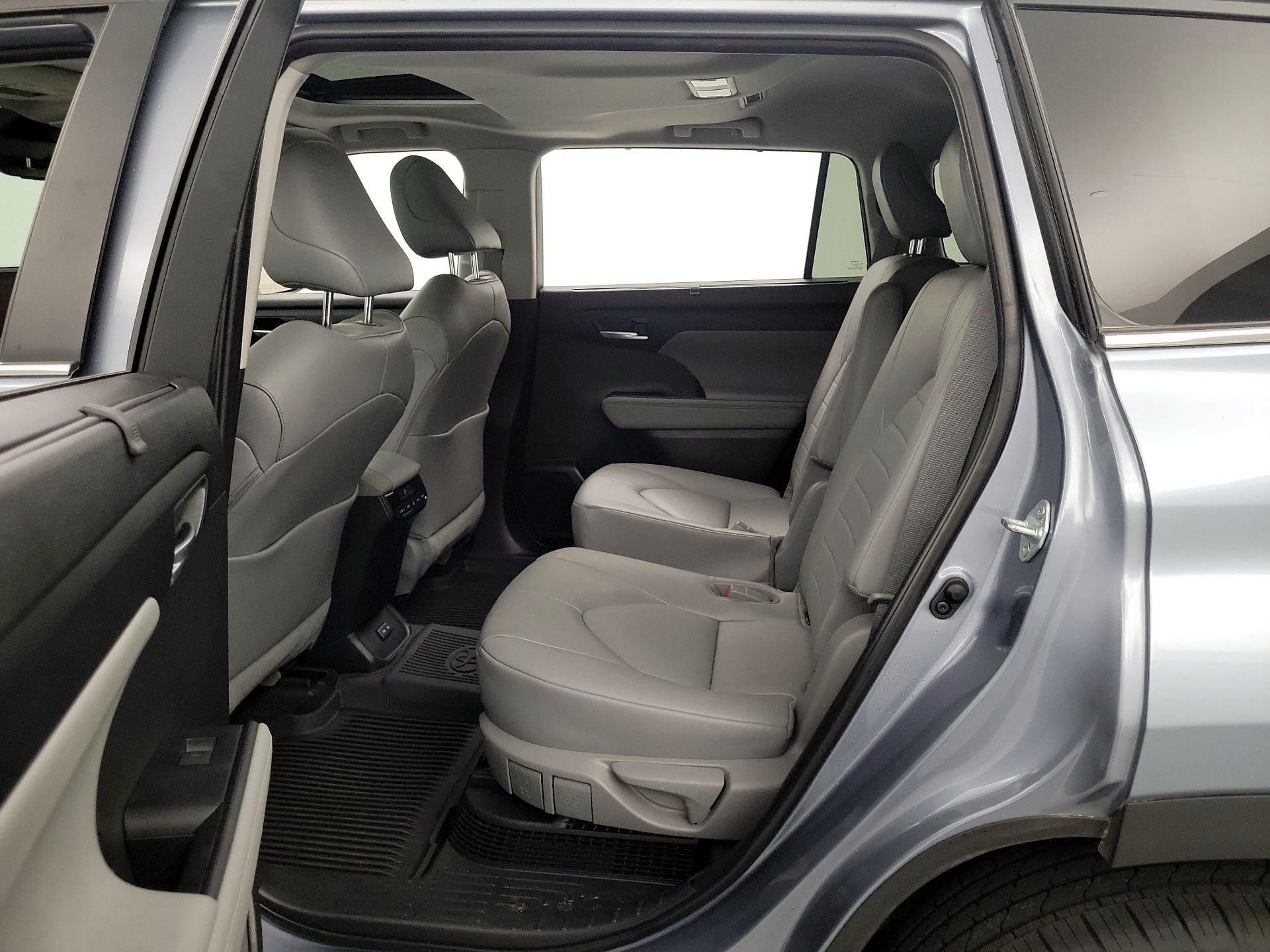 Thumbnail: 2023 Toyota Highlander - 20