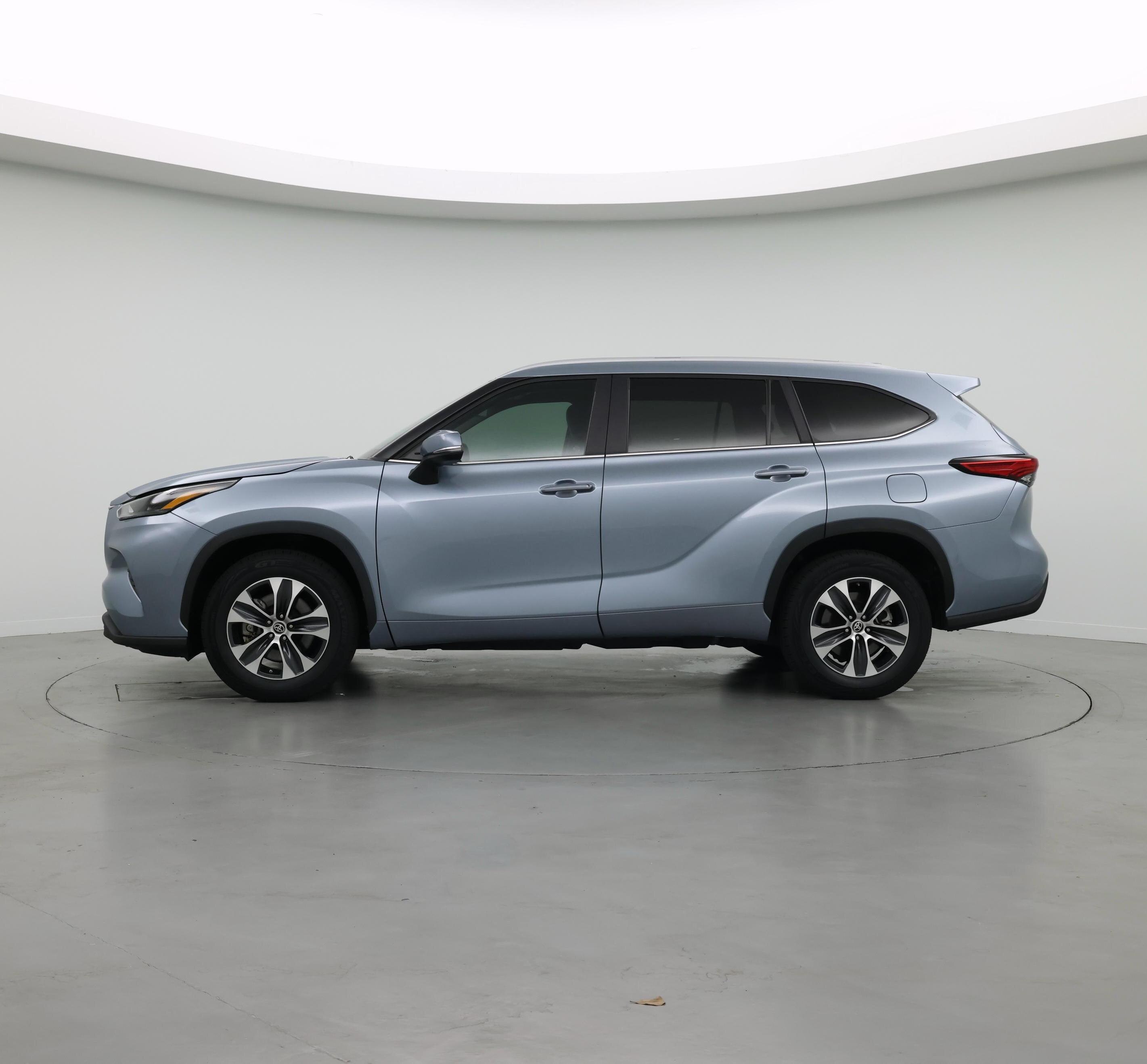 Thumbnail: 2023 Toyota Highlander - 3