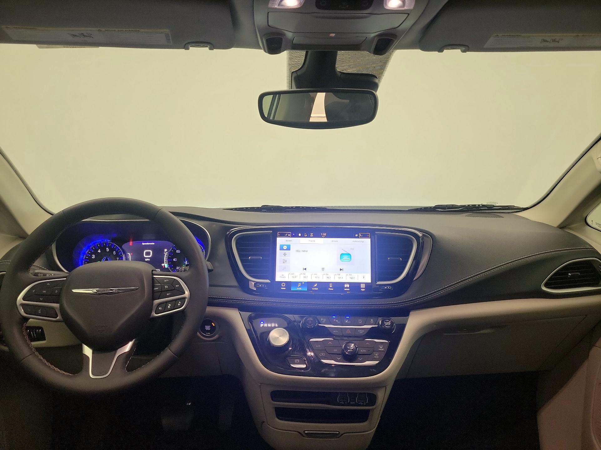 Thumbnail: 2024 Chrysler Pacifica - 9