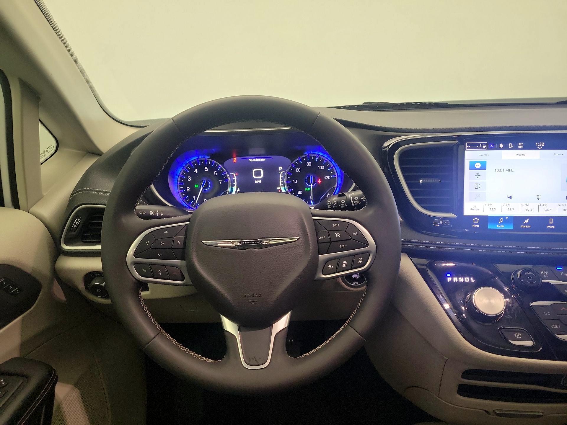 Thumbnail: 2024 Chrysler Pacifica - 10
