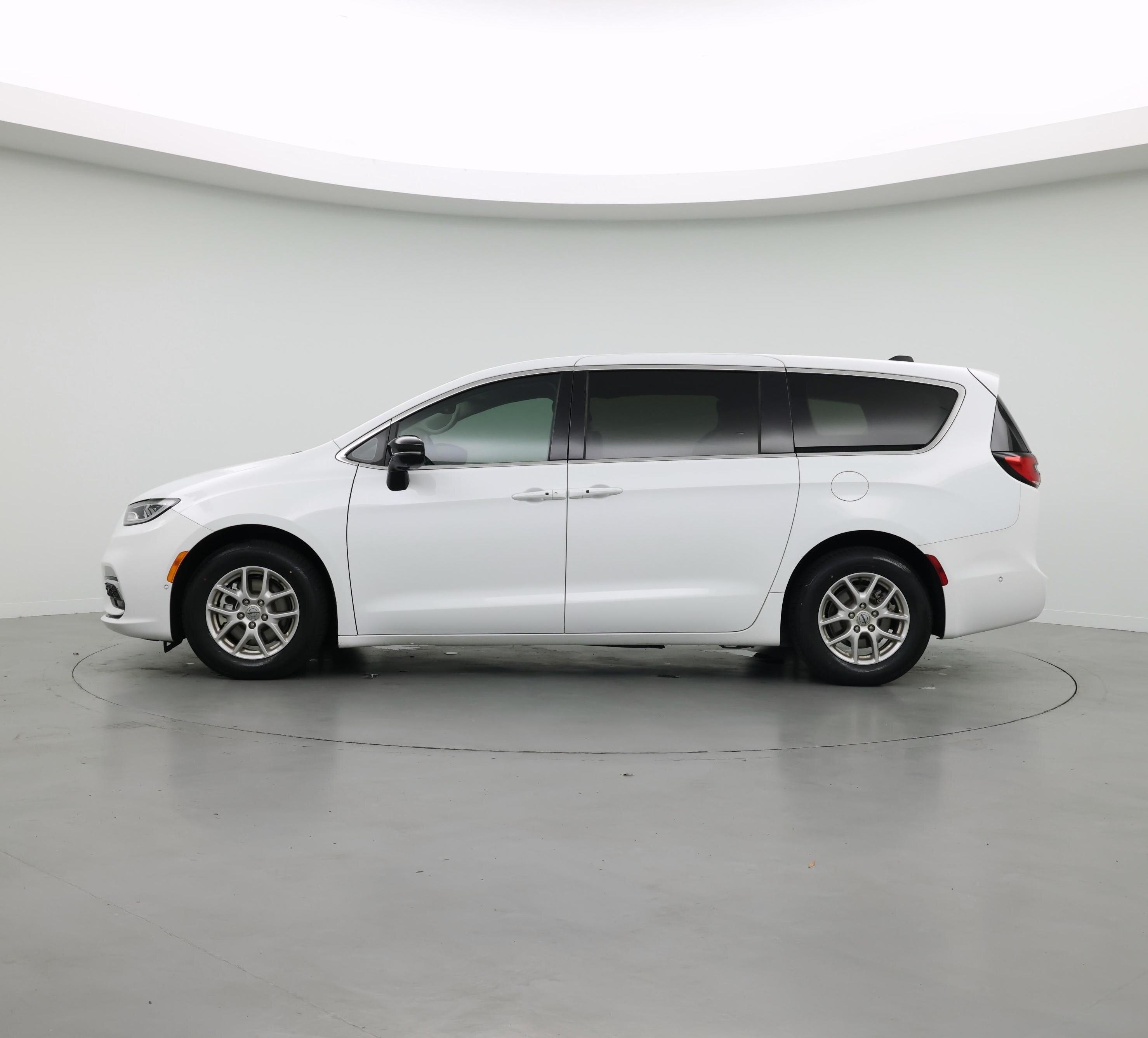 Thumbnail: 2024 Chrysler Pacifica - 3