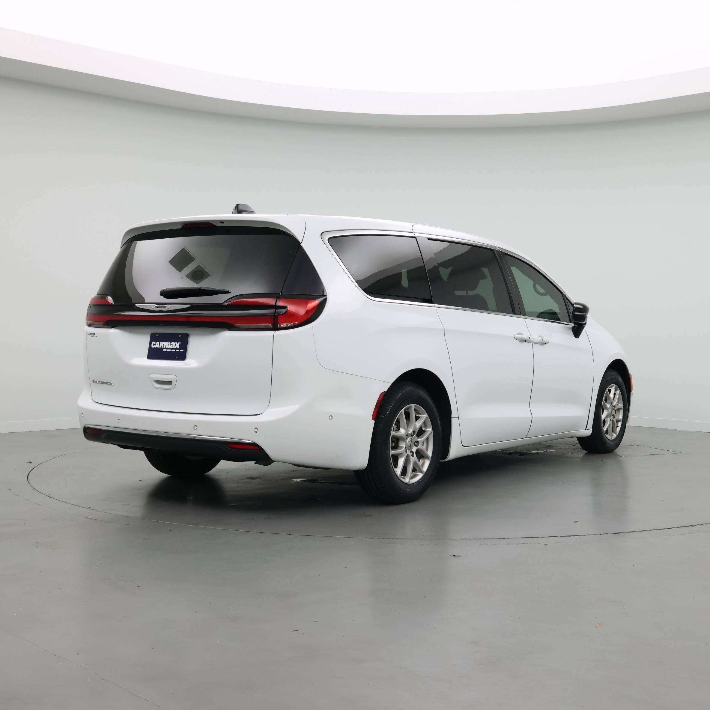 Thumbnail: 2024 Chrysler Pacifica - 8