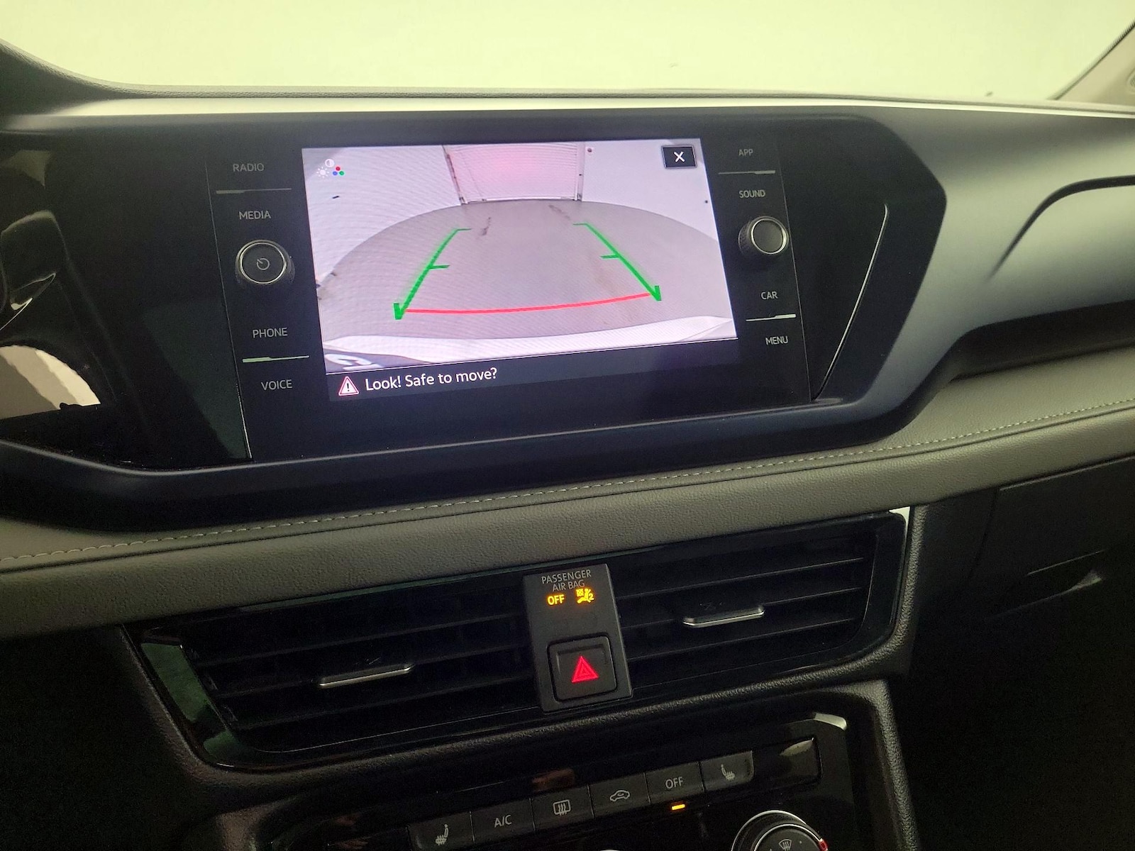 2023 Volkswagen Taos SE - Photo 13