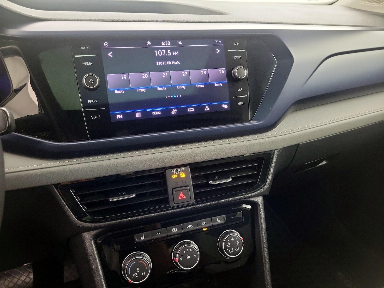 2023 Volkswagen Taos SE - Photo 14