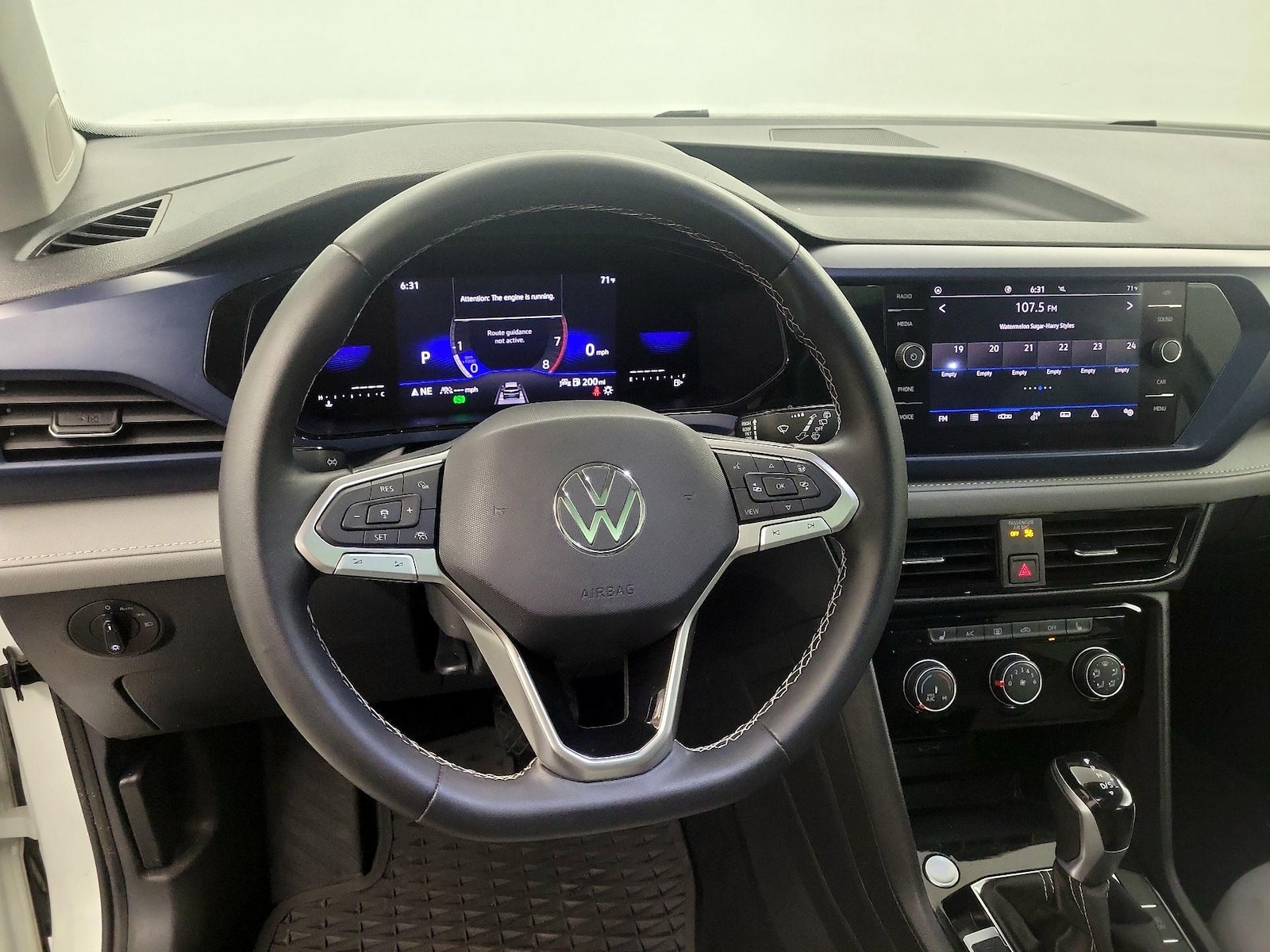 2023 Volkswagen Taos SE - Photo 10