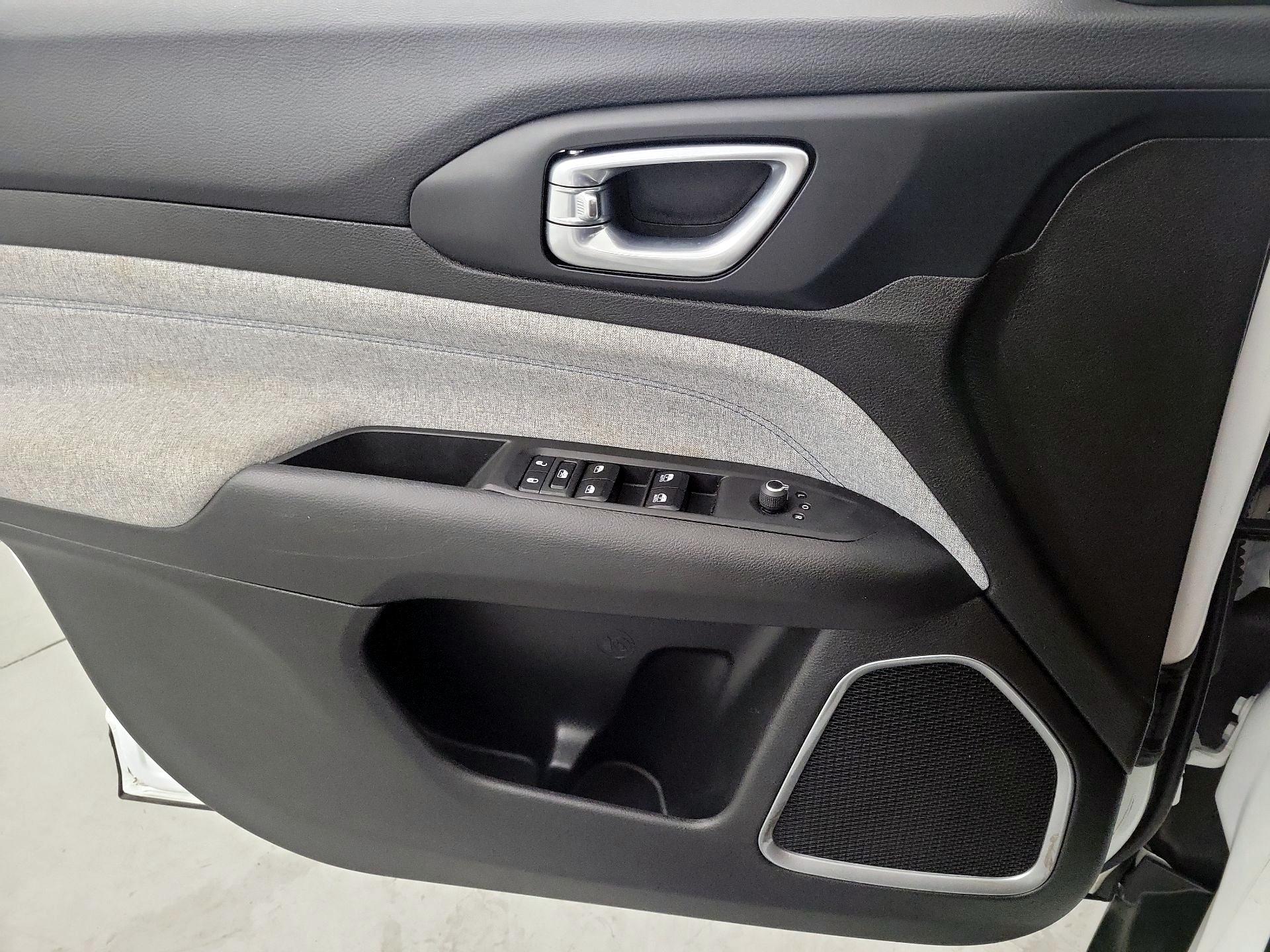 Thumbnail: 2023 Jeep Compass - 12