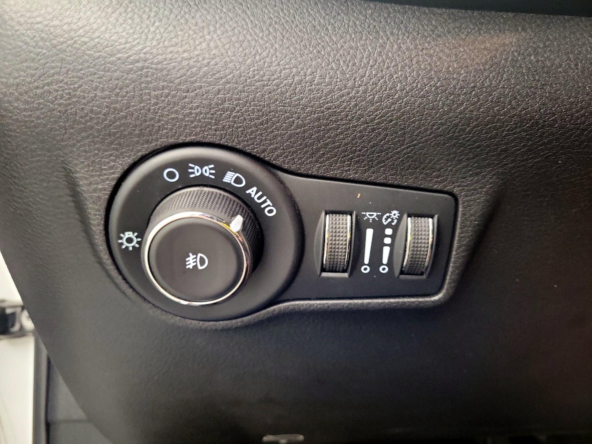 Thumbnail: 2023 Jeep Compass - 13