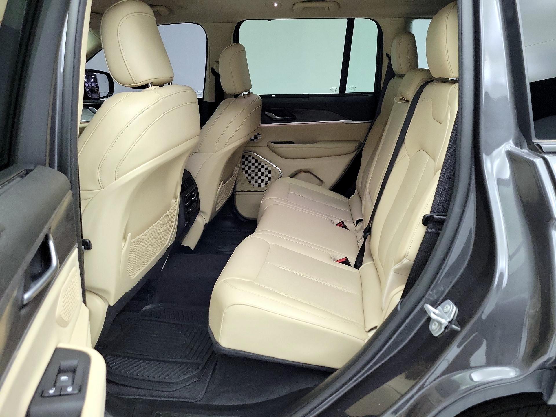 Thumbnail: 2022 Jeep Grand Cherokee - 20