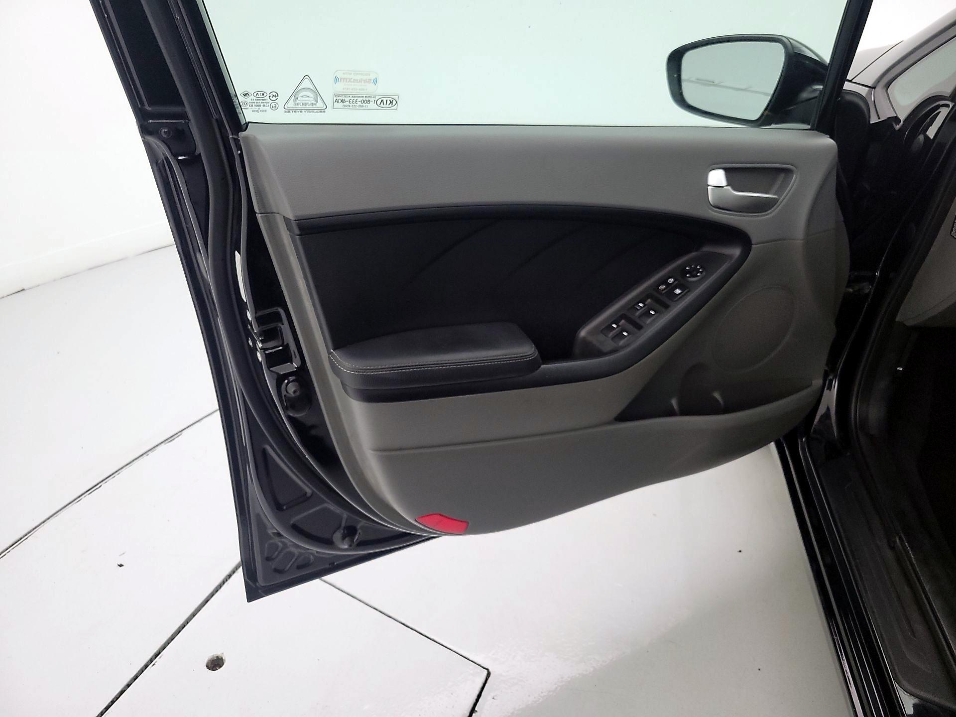Thumbnail: 2017 Kia Forte - 12