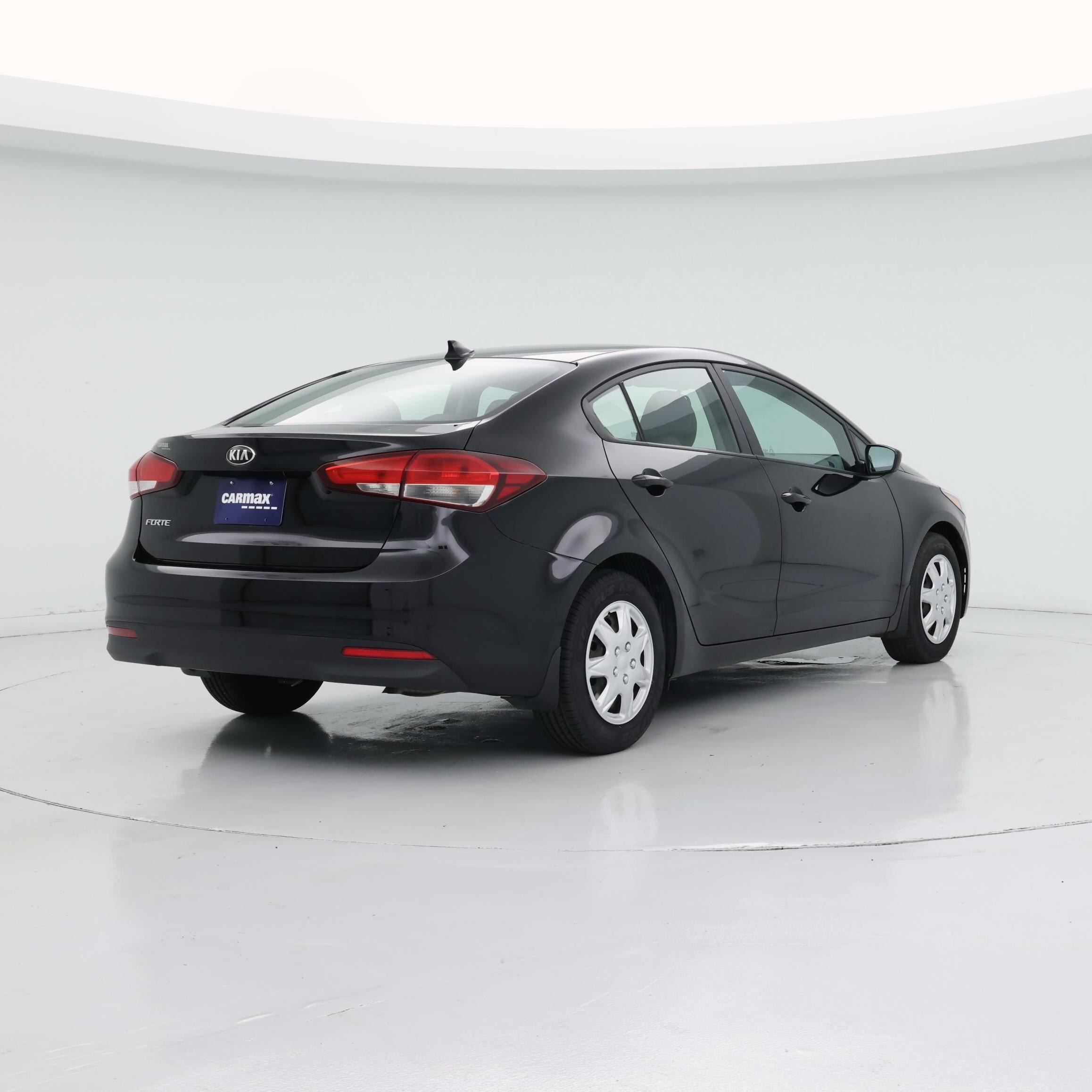 Thumbnail: 2017 Kia Forte - 8