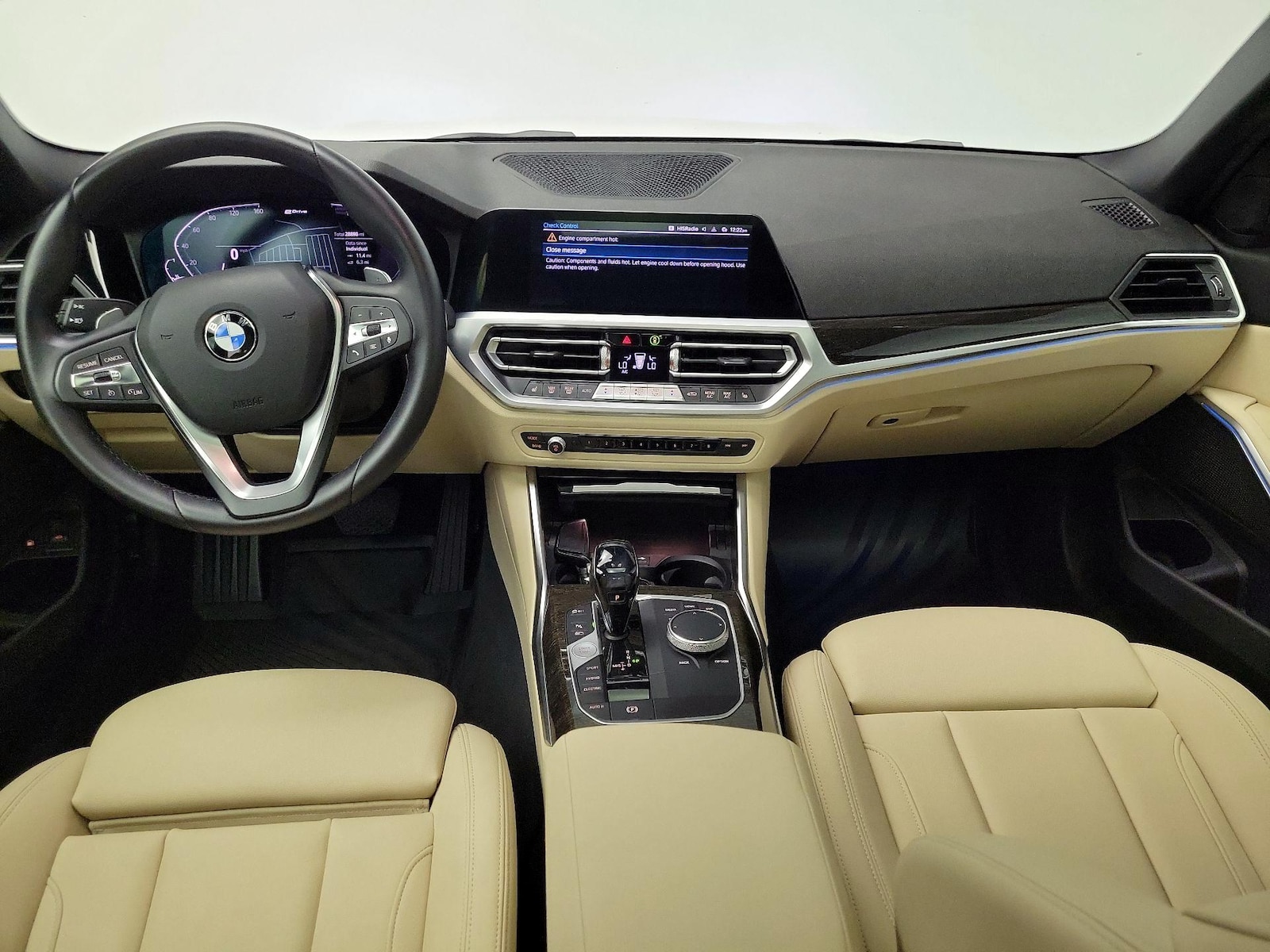 2021 BMW 3 Series 330e - Photo 10