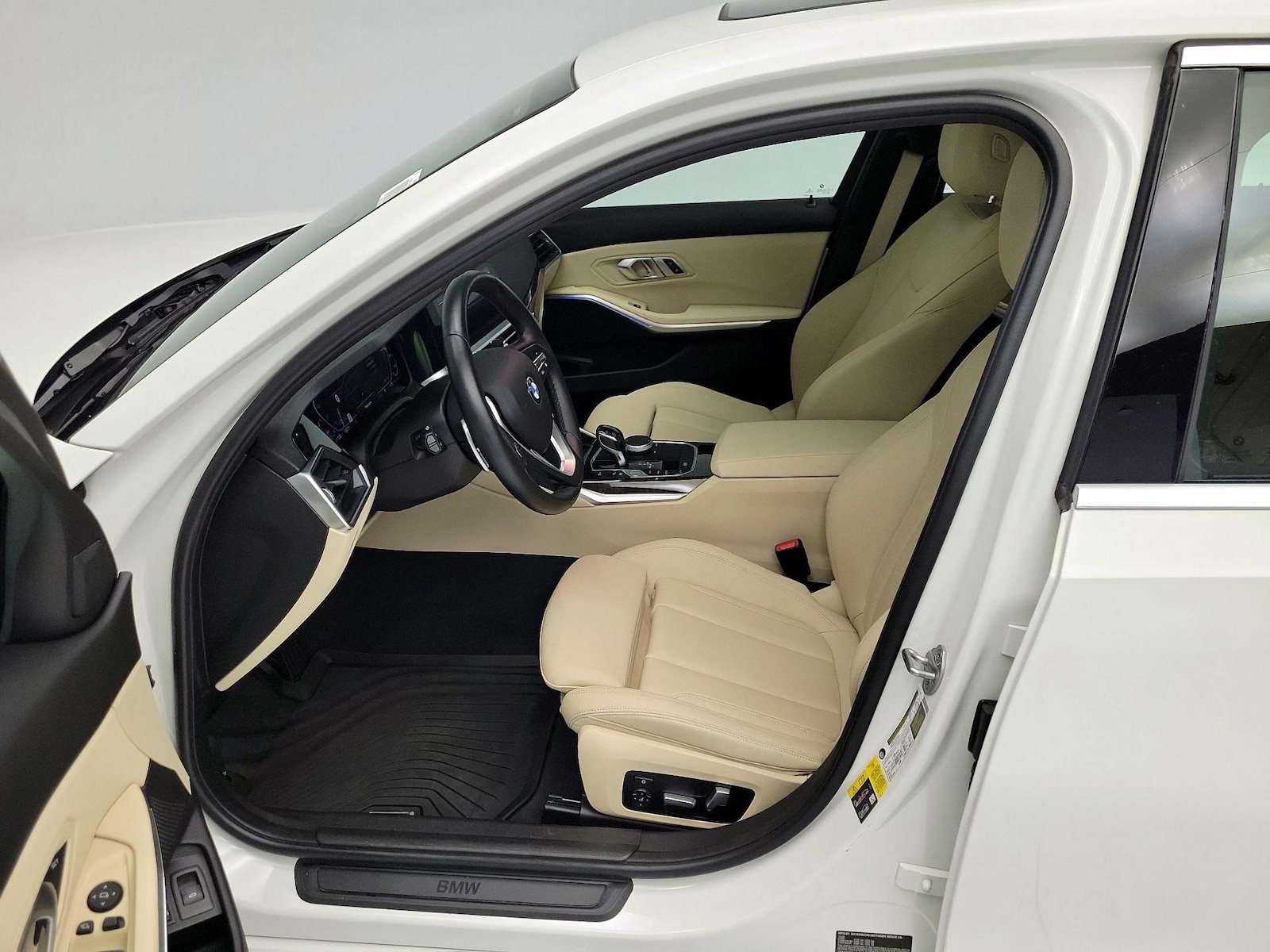 2021 BMW 3 Series 330e - Photo 12