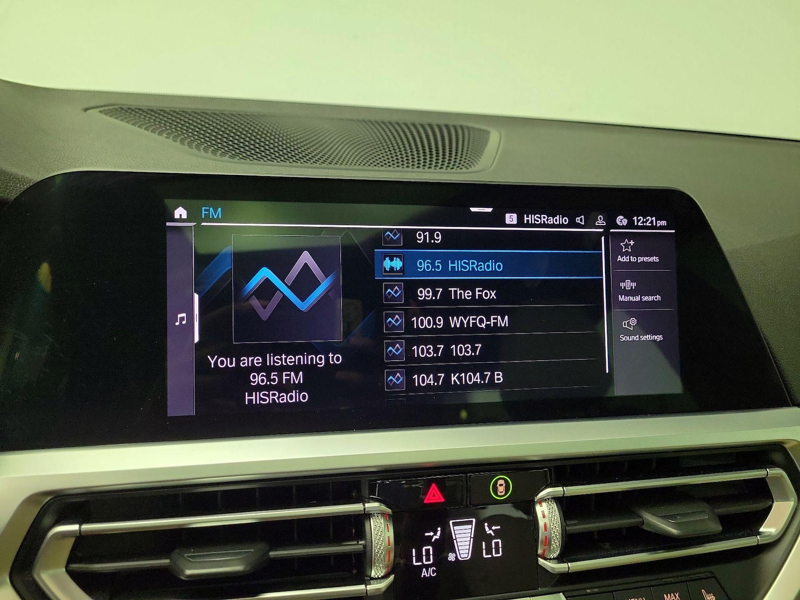 2021 BMW 3 Series 330e - Photo 17