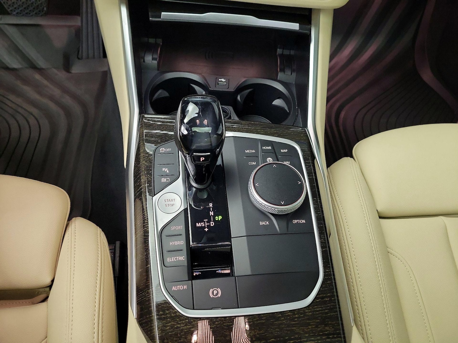 2021 BMW 3 Series 330e - Photo 19