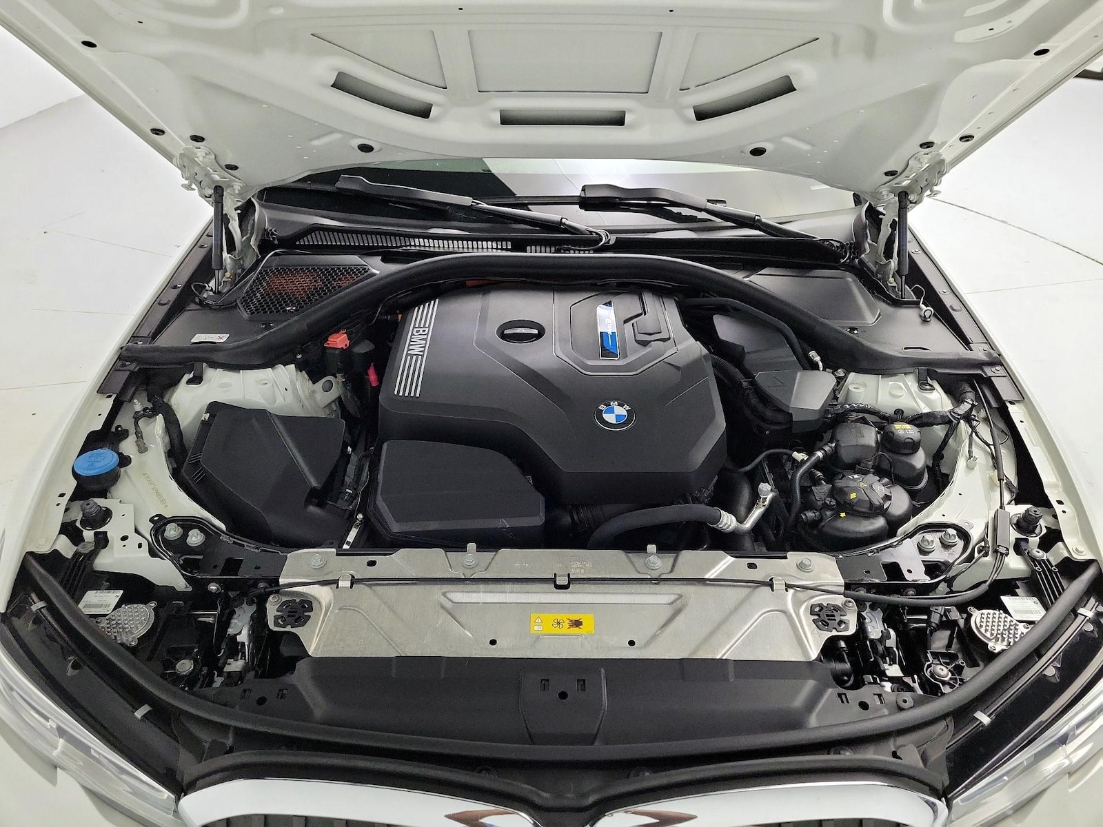 2021 BMW 3 Series 330e - Photo 24