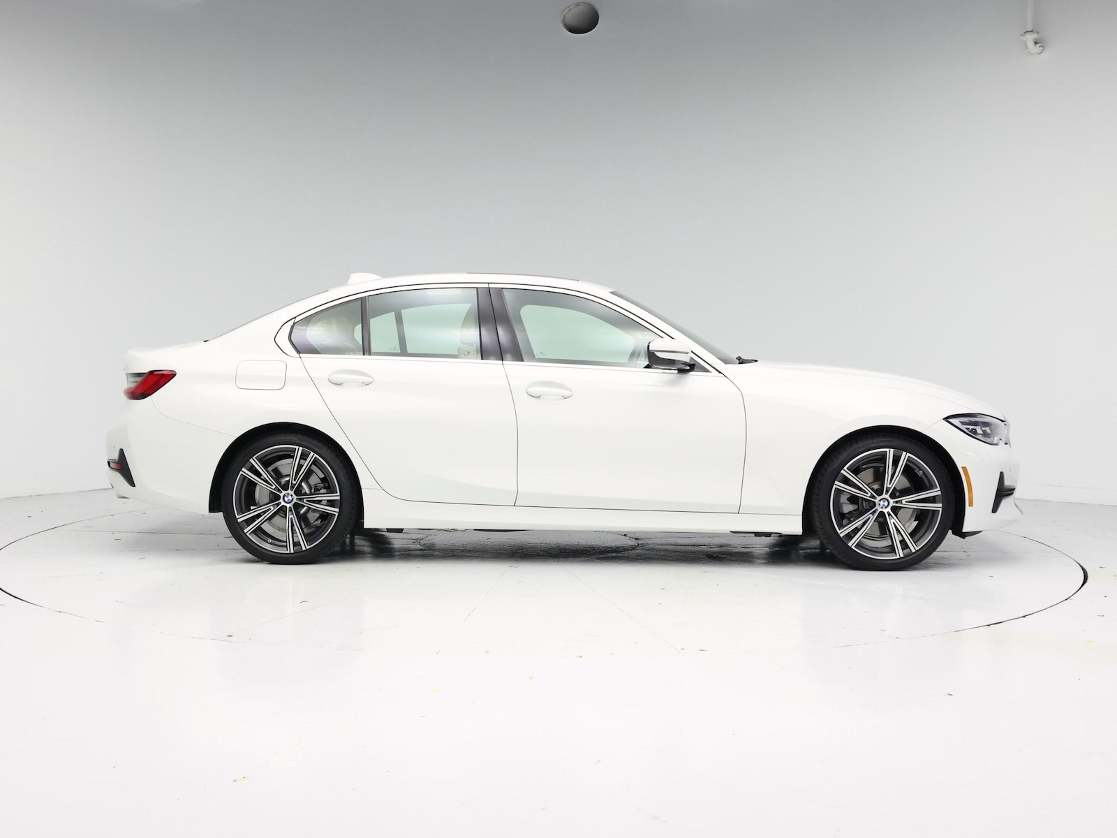 2021 BMW 3 Series 330e - Photo 8