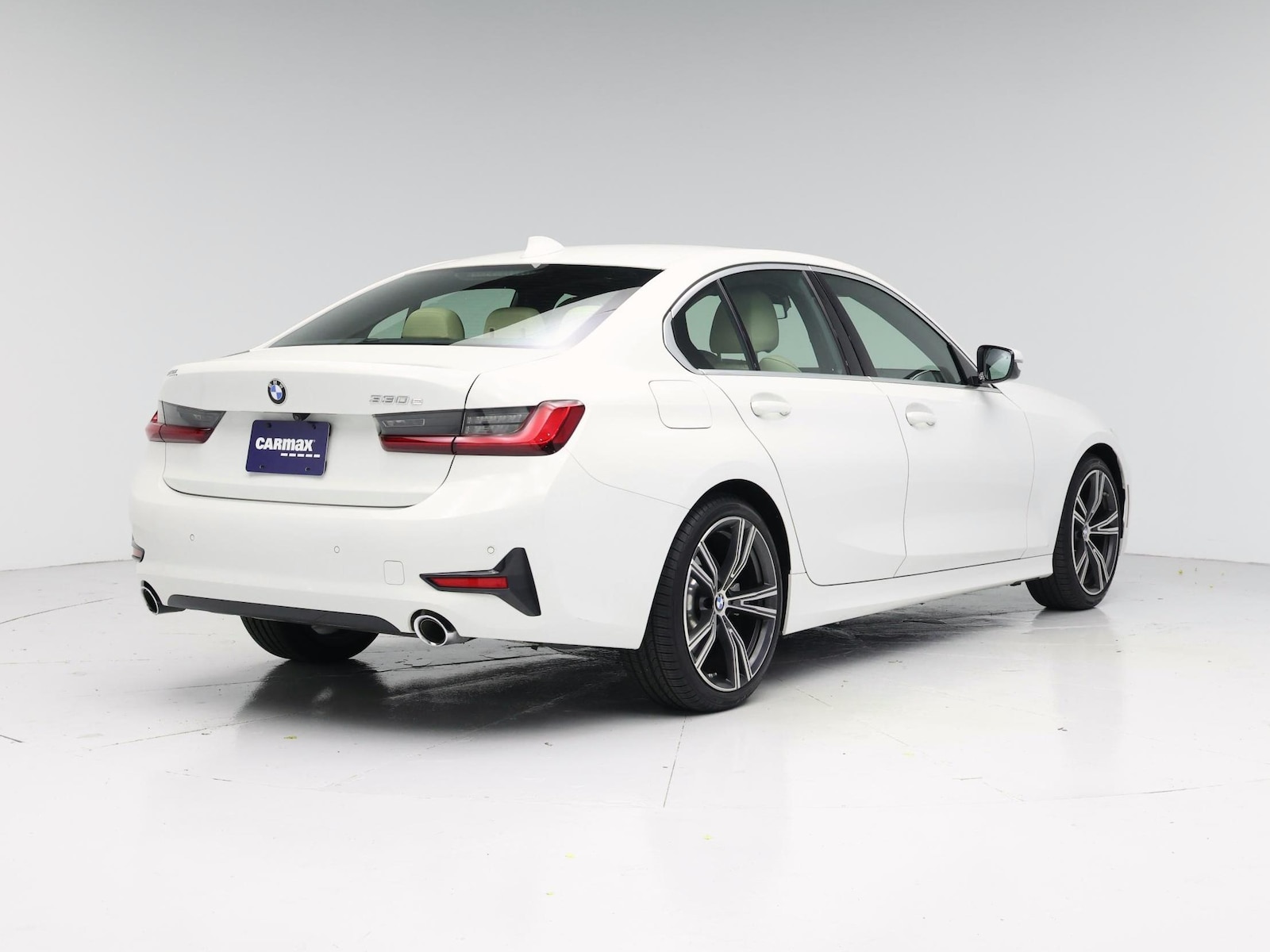 2021 BMW 3 Series 330e - Photo 9