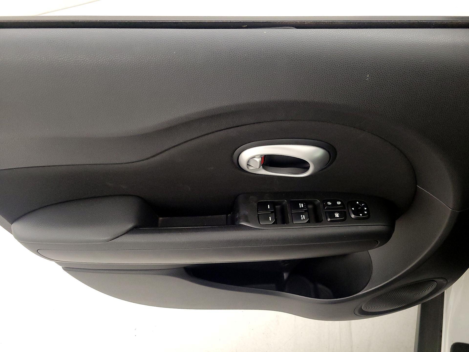 Thumbnail: 2015 Kia Soul - 12