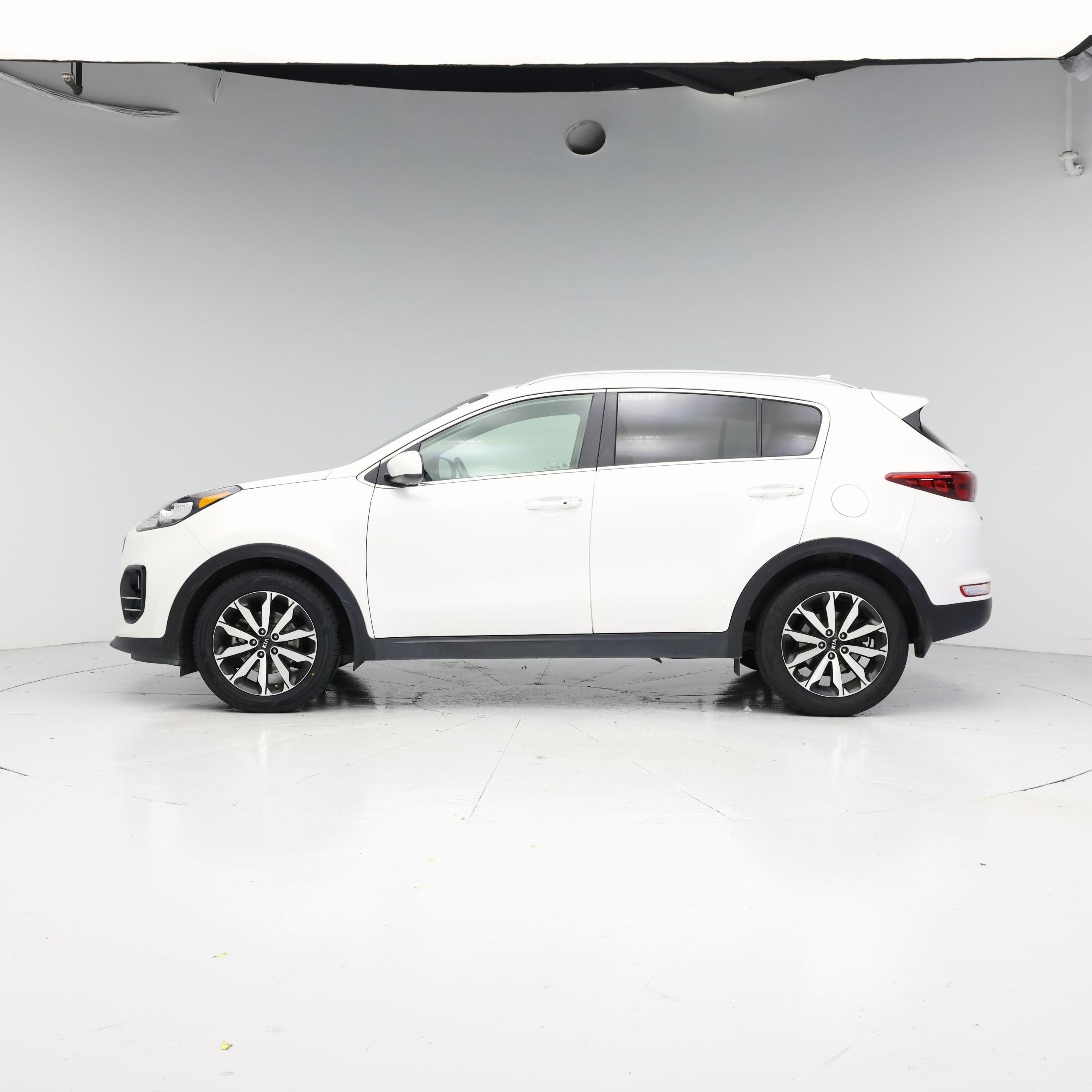 Thumbnail: 2017 Kia Sportage - 3