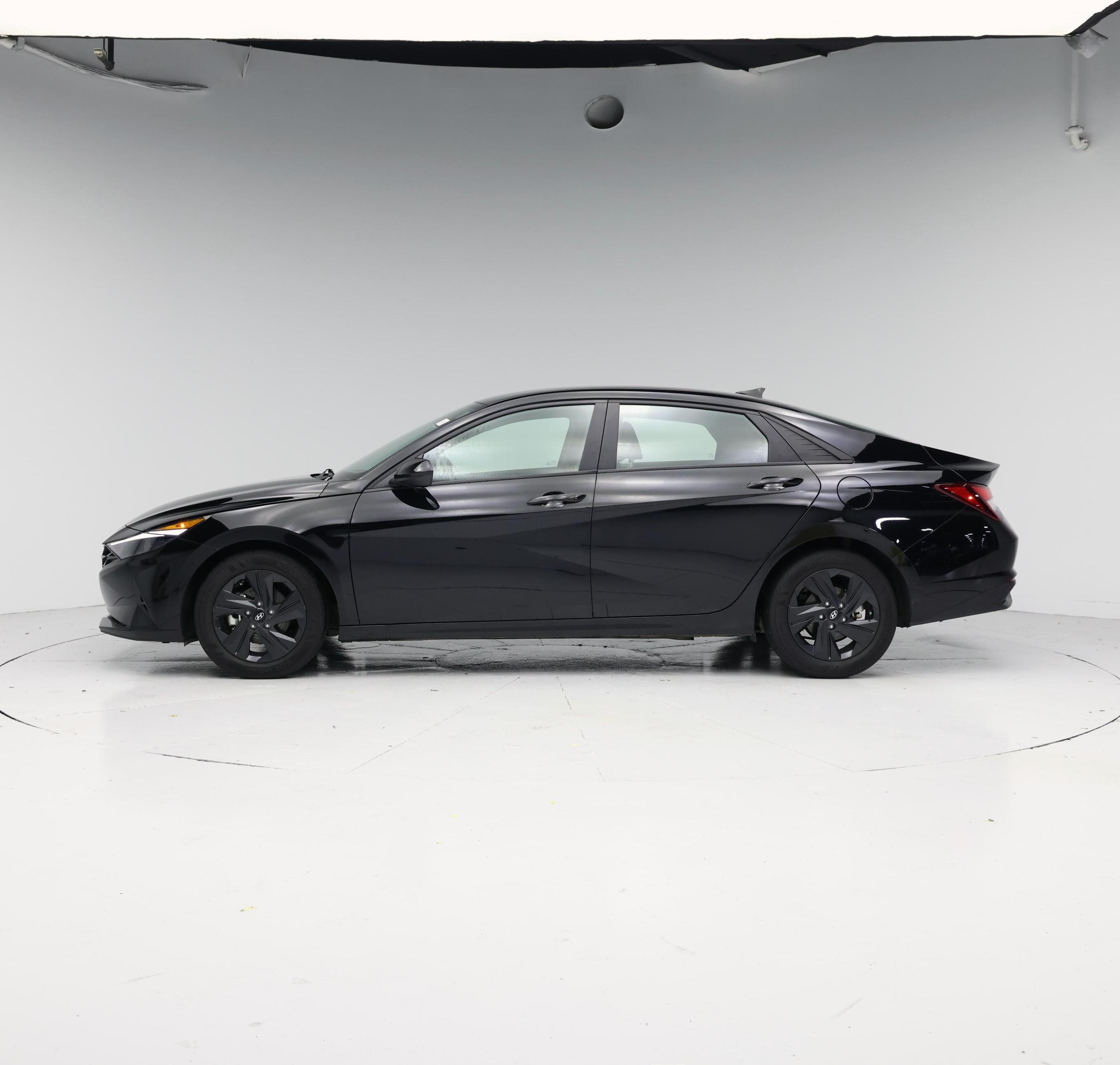 Thumbnail: 2023 Hyundai Elantra - 3