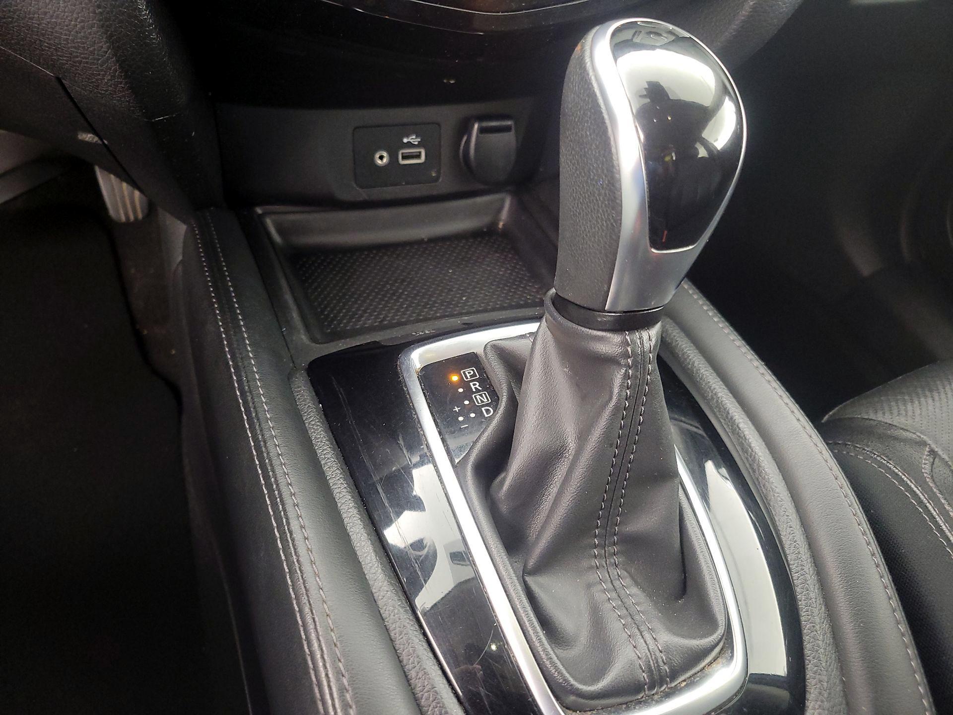 Thumbnail: 2018 Nissan Rogue - 18