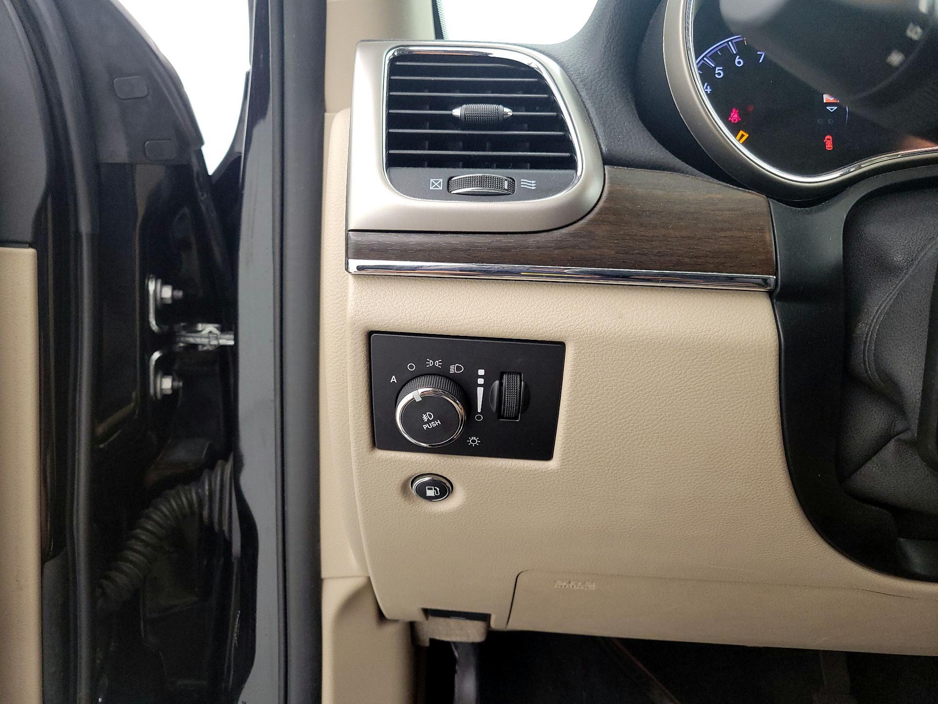 Thumbnail: 2015 Jeep Grand Cherokee - 13