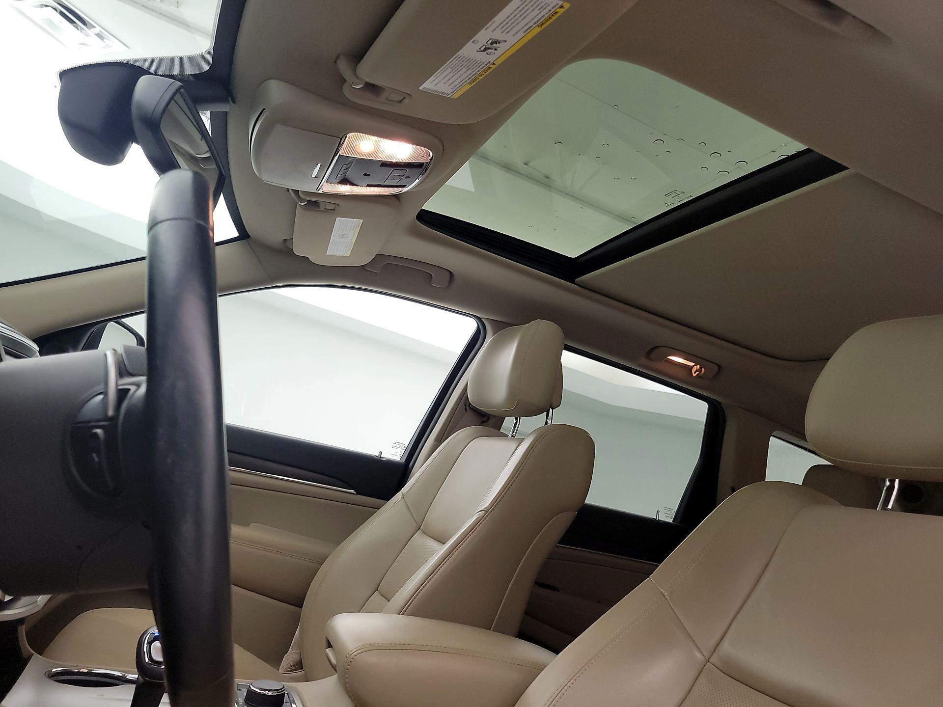 Thumbnail: 2015 Jeep Grand Cherokee - 20