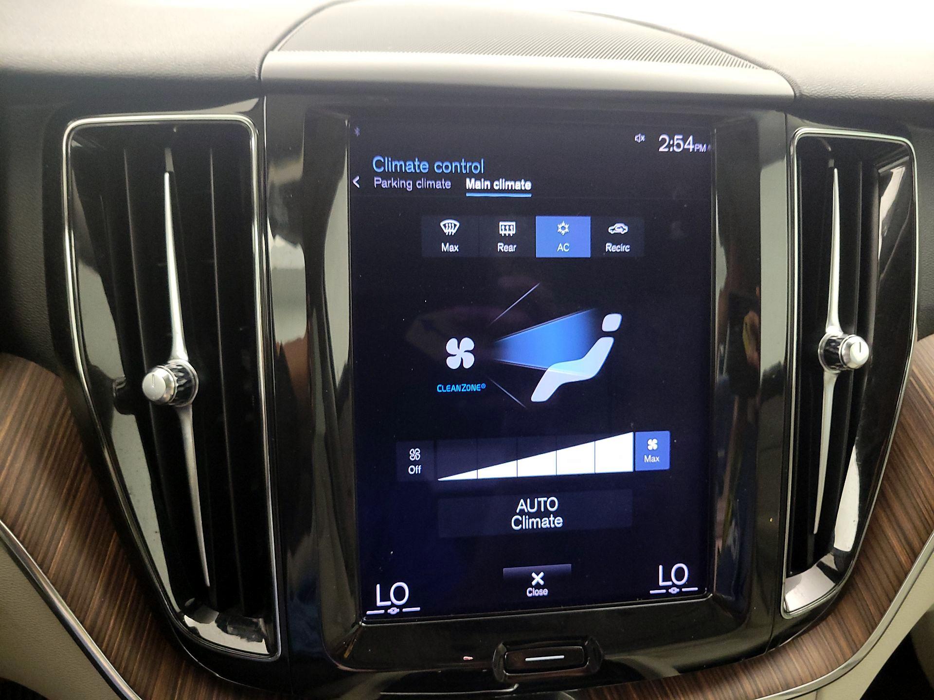 Thumbnail: 2021 Volvo XC60 - 14