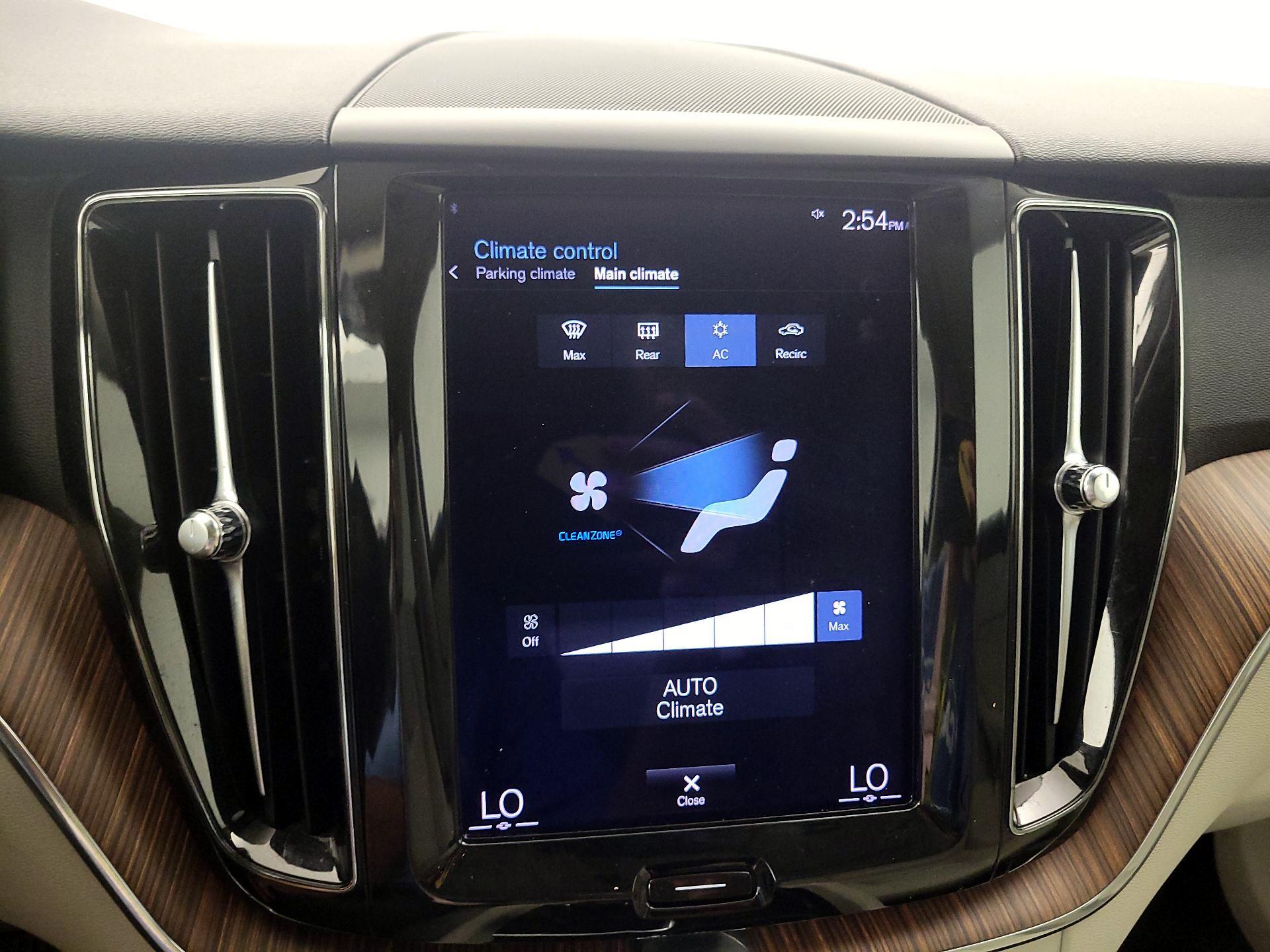Thumbnail: 2021 Volvo XC60 - 16