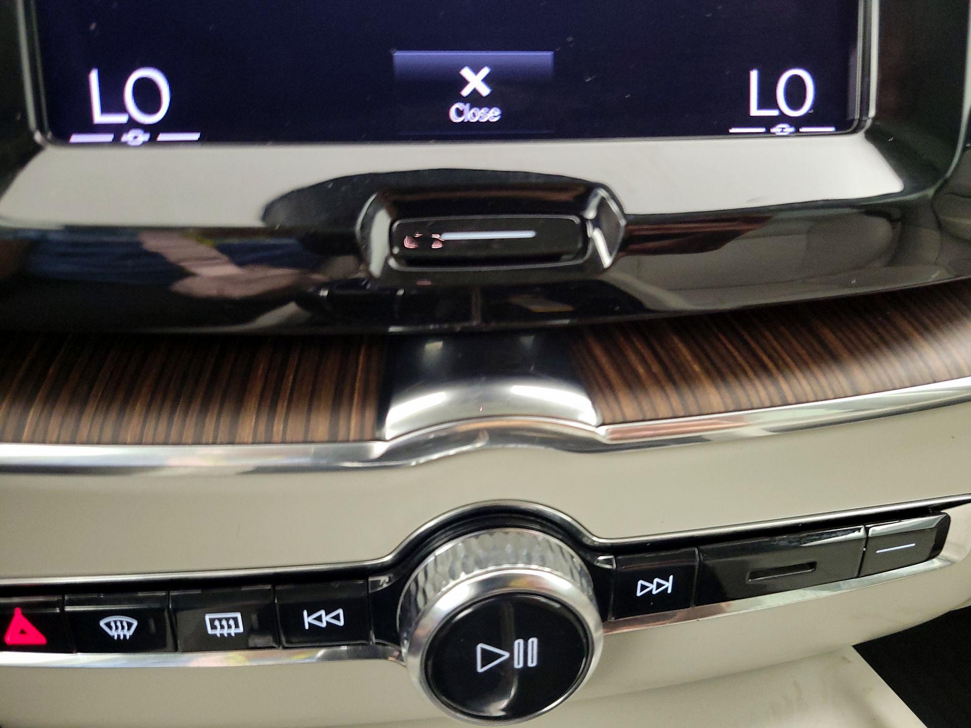 Thumbnail: 2021 Volvo XC60 - 17