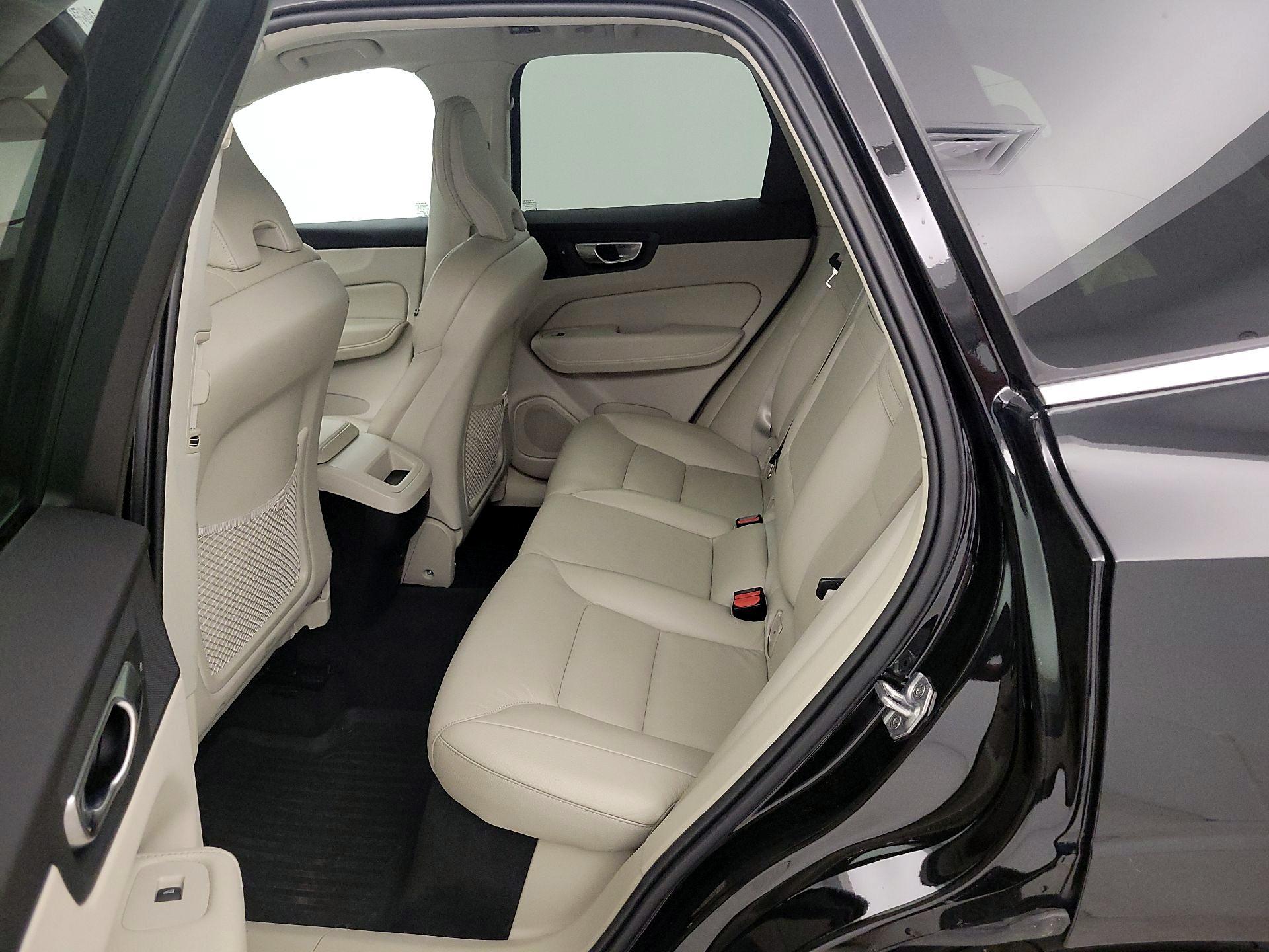Thumbnail: 2021 Volvo XC60 - 20