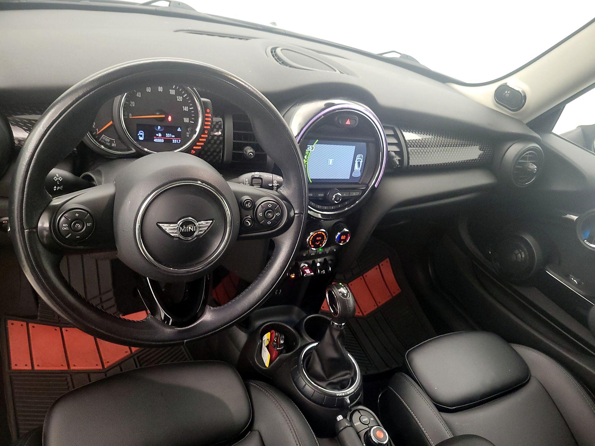 Thumbnail: 2017 MINI Cooper Hardtop - 9