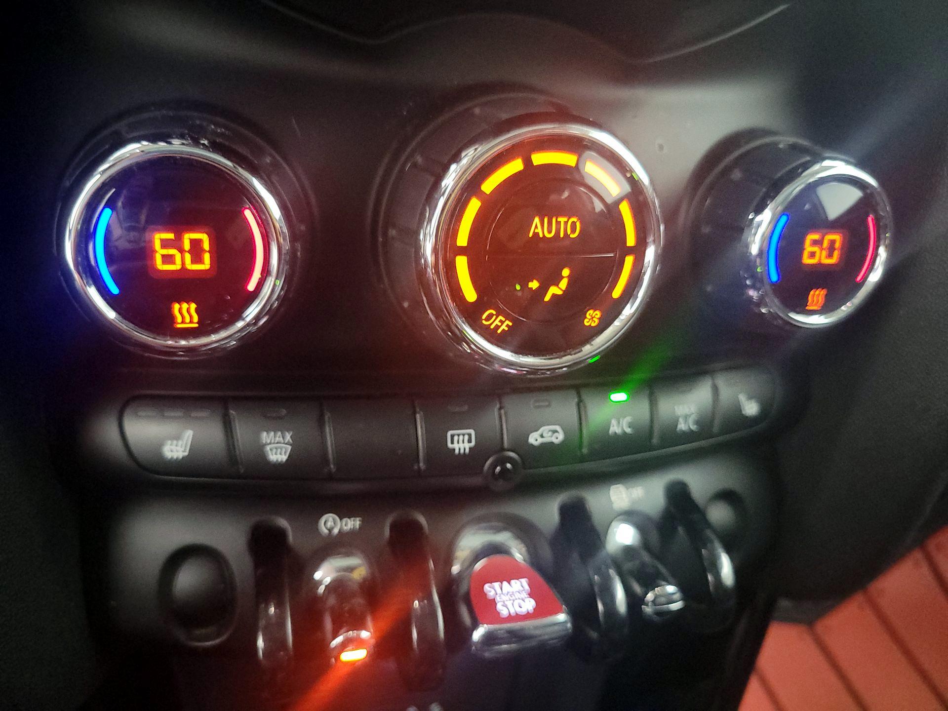 Thumbnail: 2017 MINI Cooper Hardtop - 17