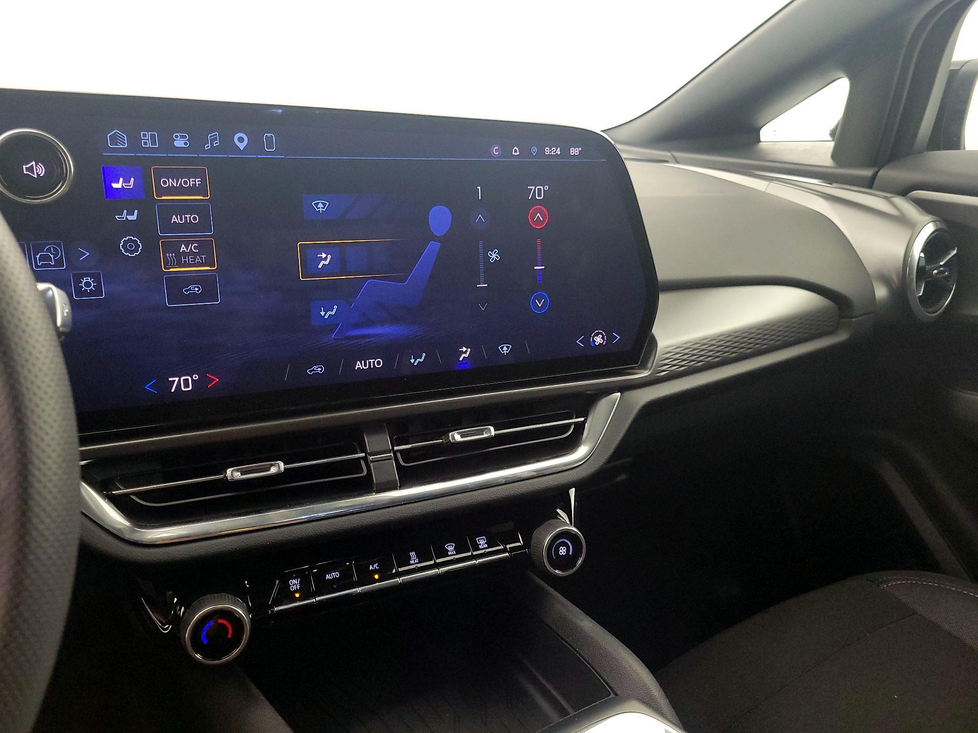 Thumbnail: 2026 Chevrolet Equinox - 17