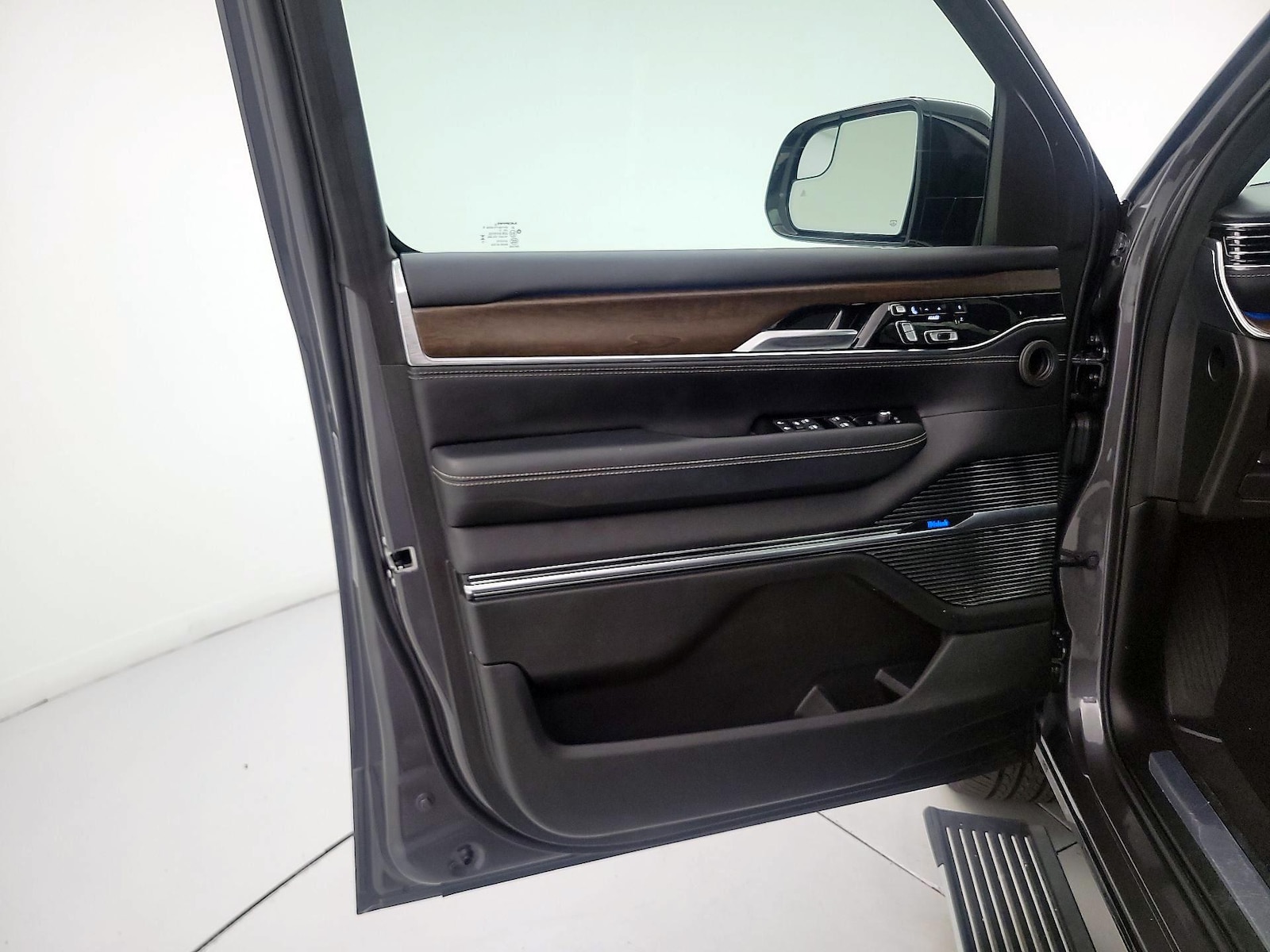 2023 Jeep Grand Wagoneer Series I - Photo 13